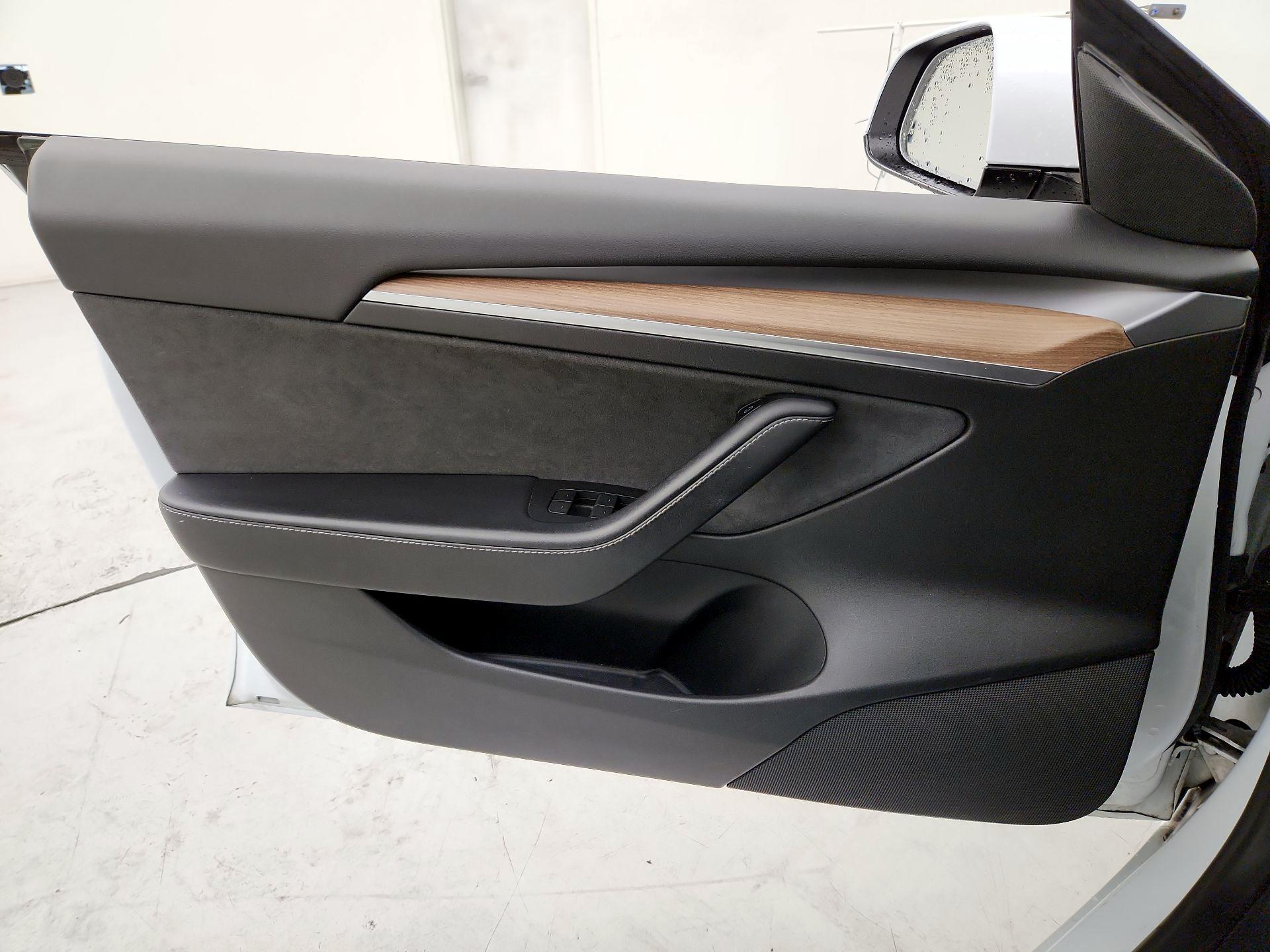 Thumbnail: 2022 Tesla Model 3 - 12