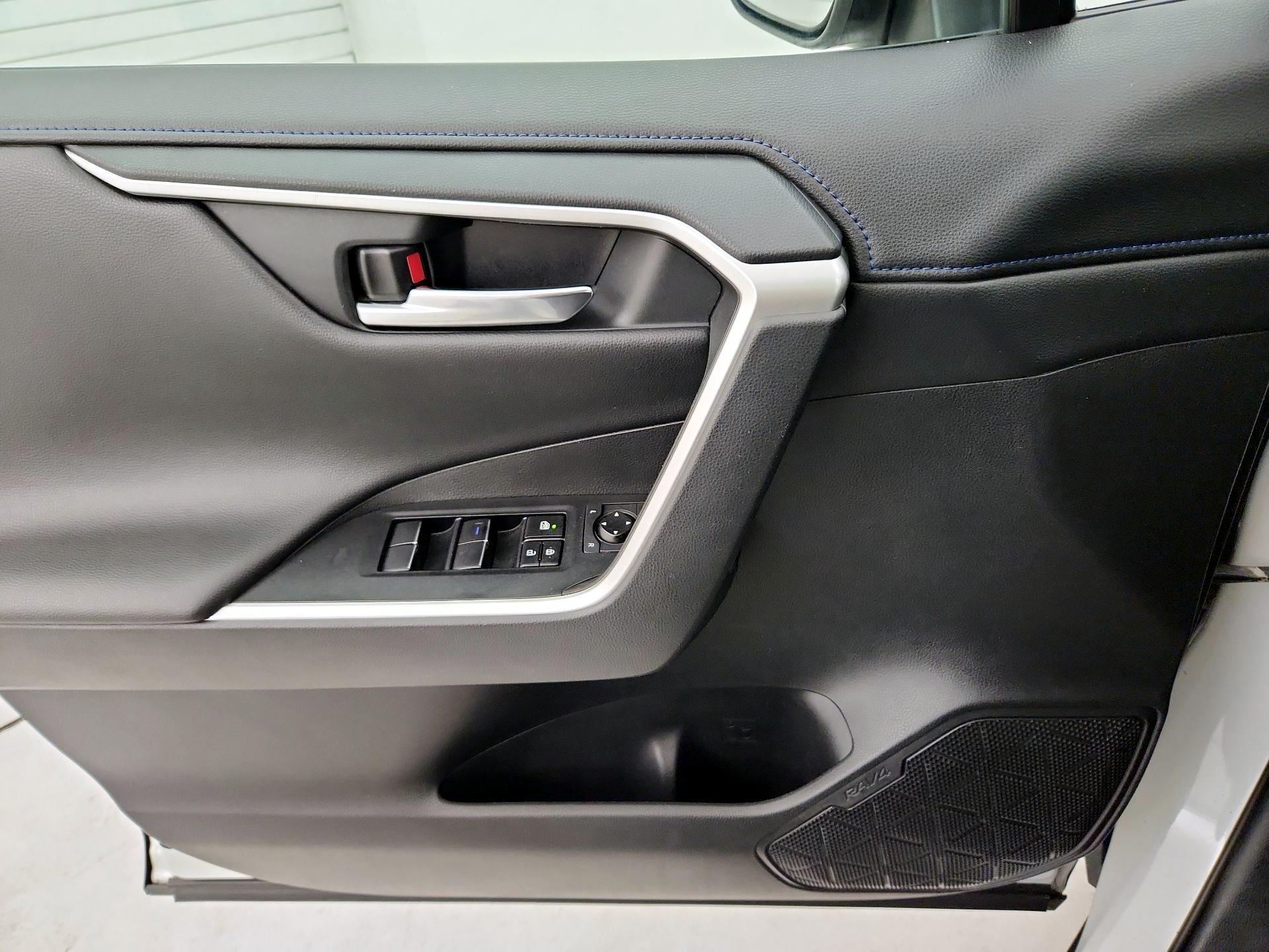 Thumbnail: 2020 Toyota RAV4 - 12