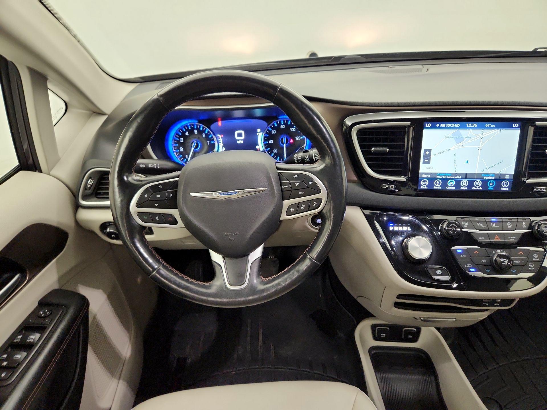Thumbnail: 2019 Chrysler Pacifica - 10