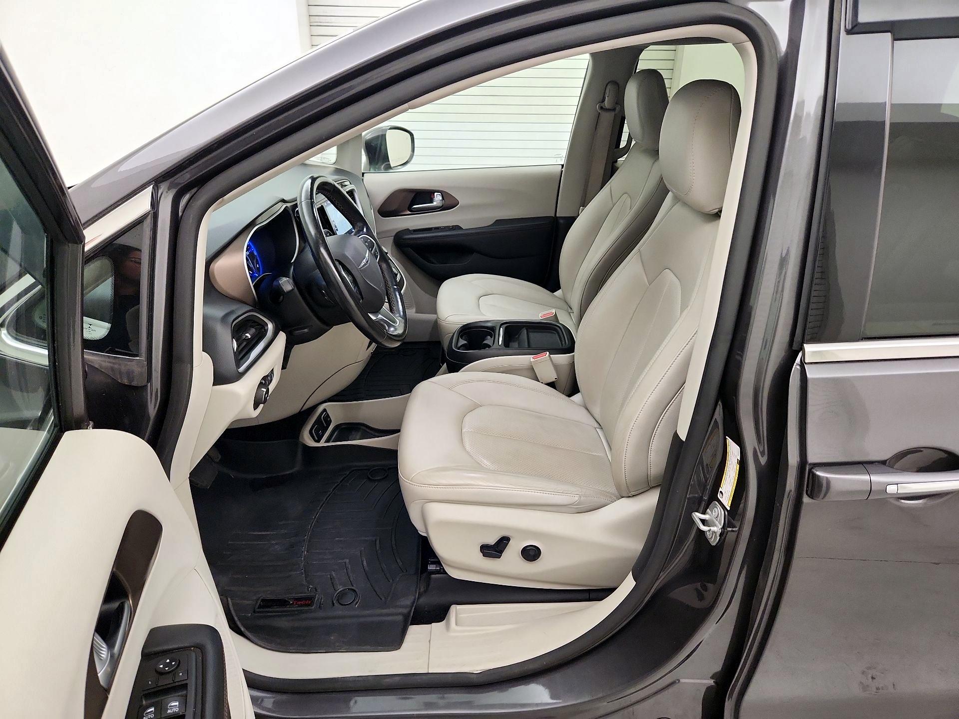 Thumbnail: 2019 Chrysler Pacifica - 11
