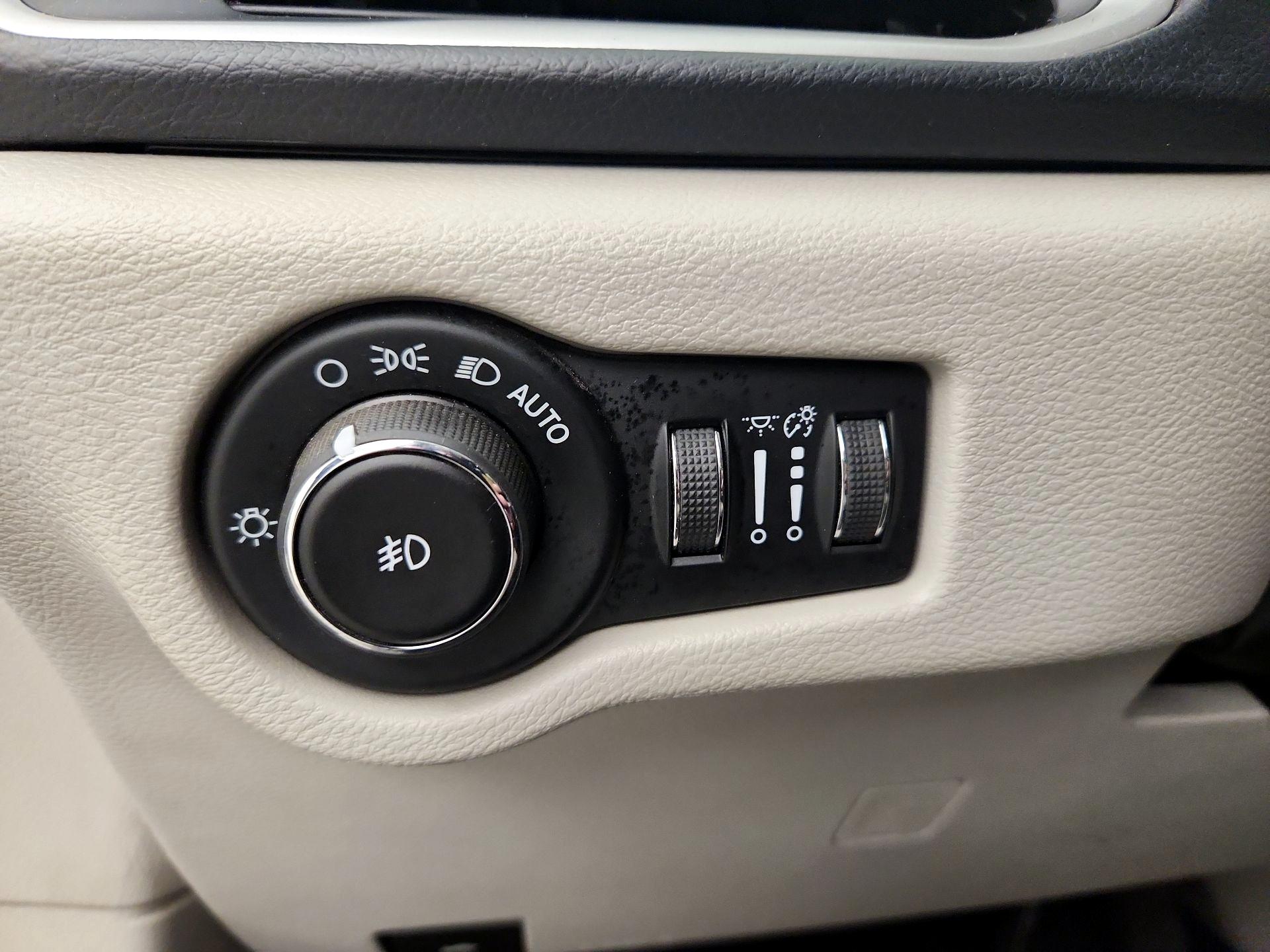 Thumbnail: 2019 Chrysler Pacifica - 13
