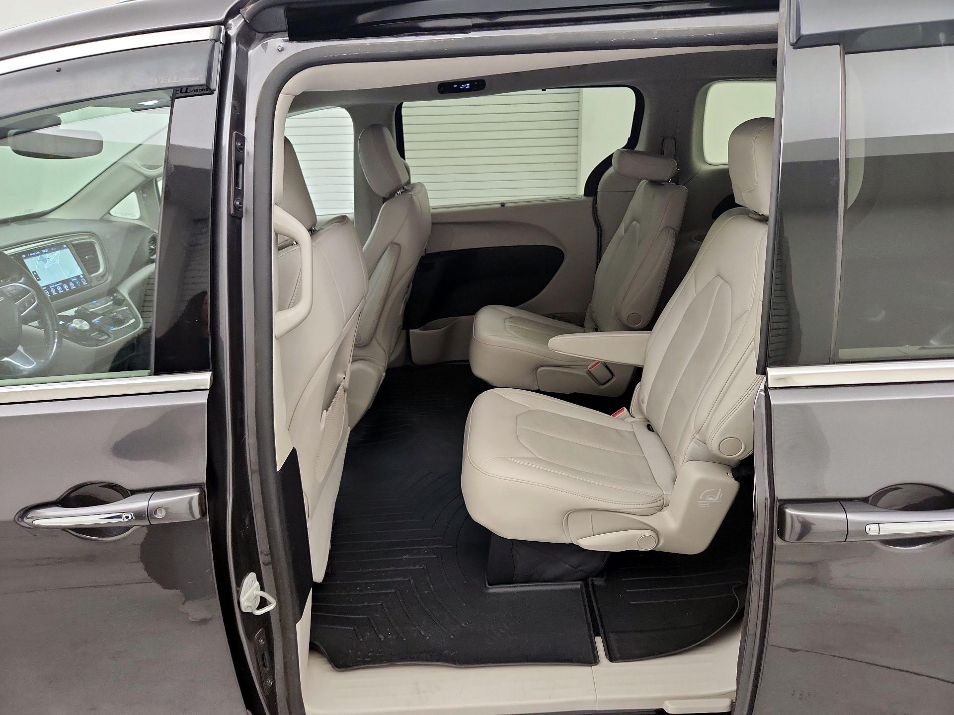 Thumbnail: 2019 Chrysler Pacifica - 20