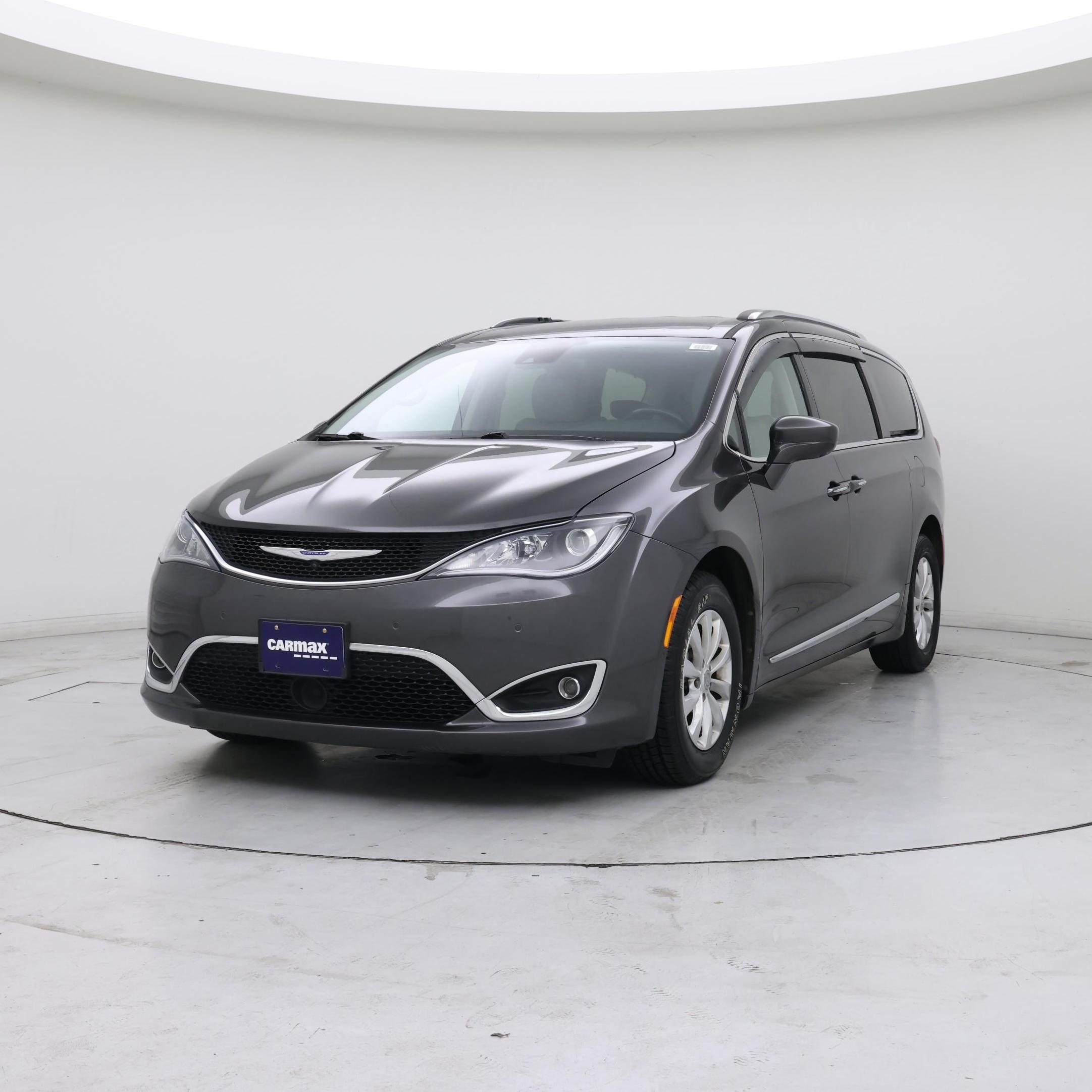 Thumbnail: 2019 Chrysler Pacifica - 4