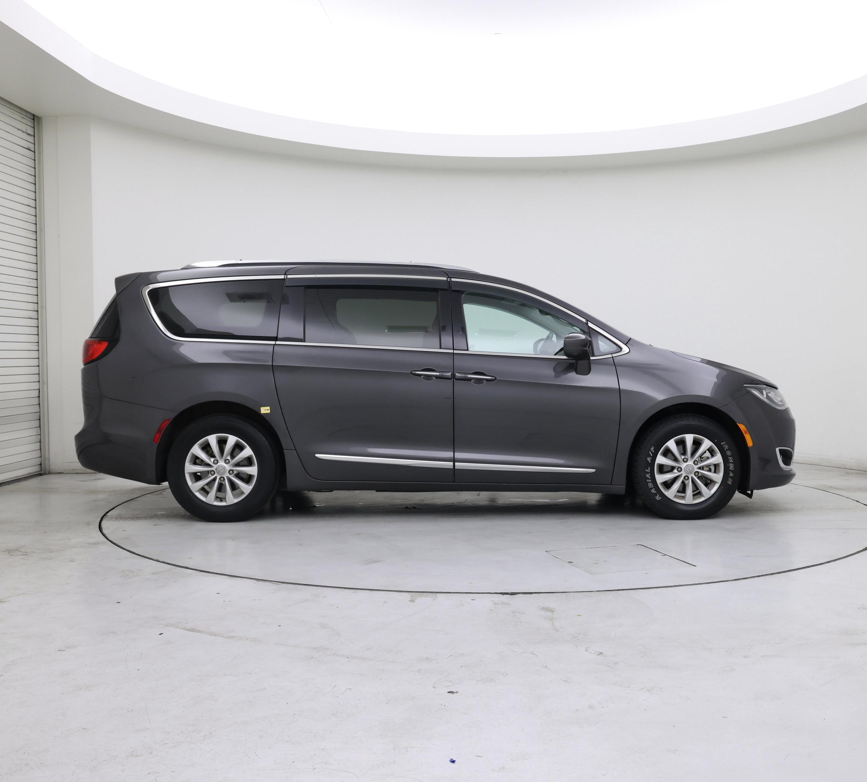 Thumbnail: 2019 Chrysler Pacifica - 7