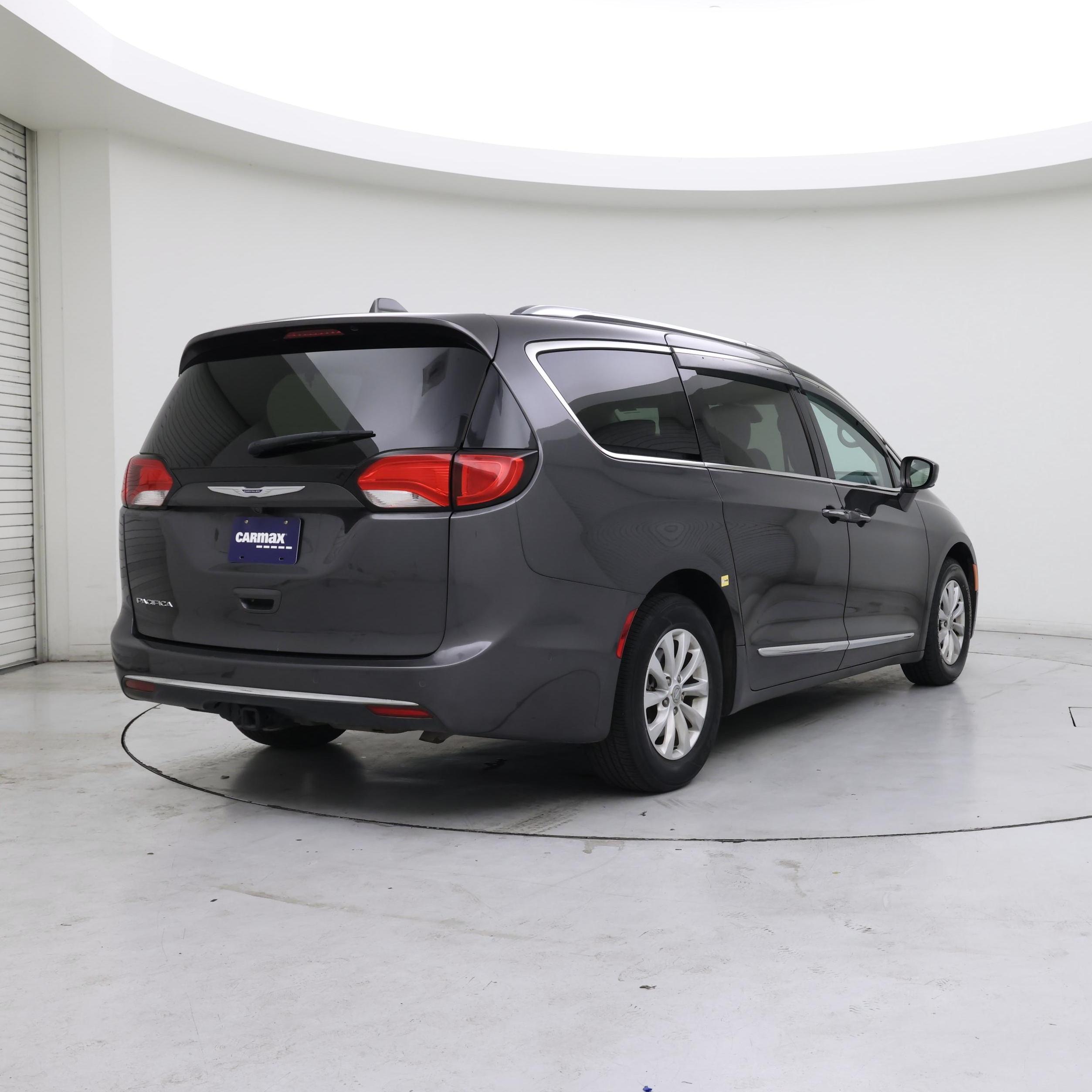 Thumbnail: 2019 Chrysler Pacifica - 8