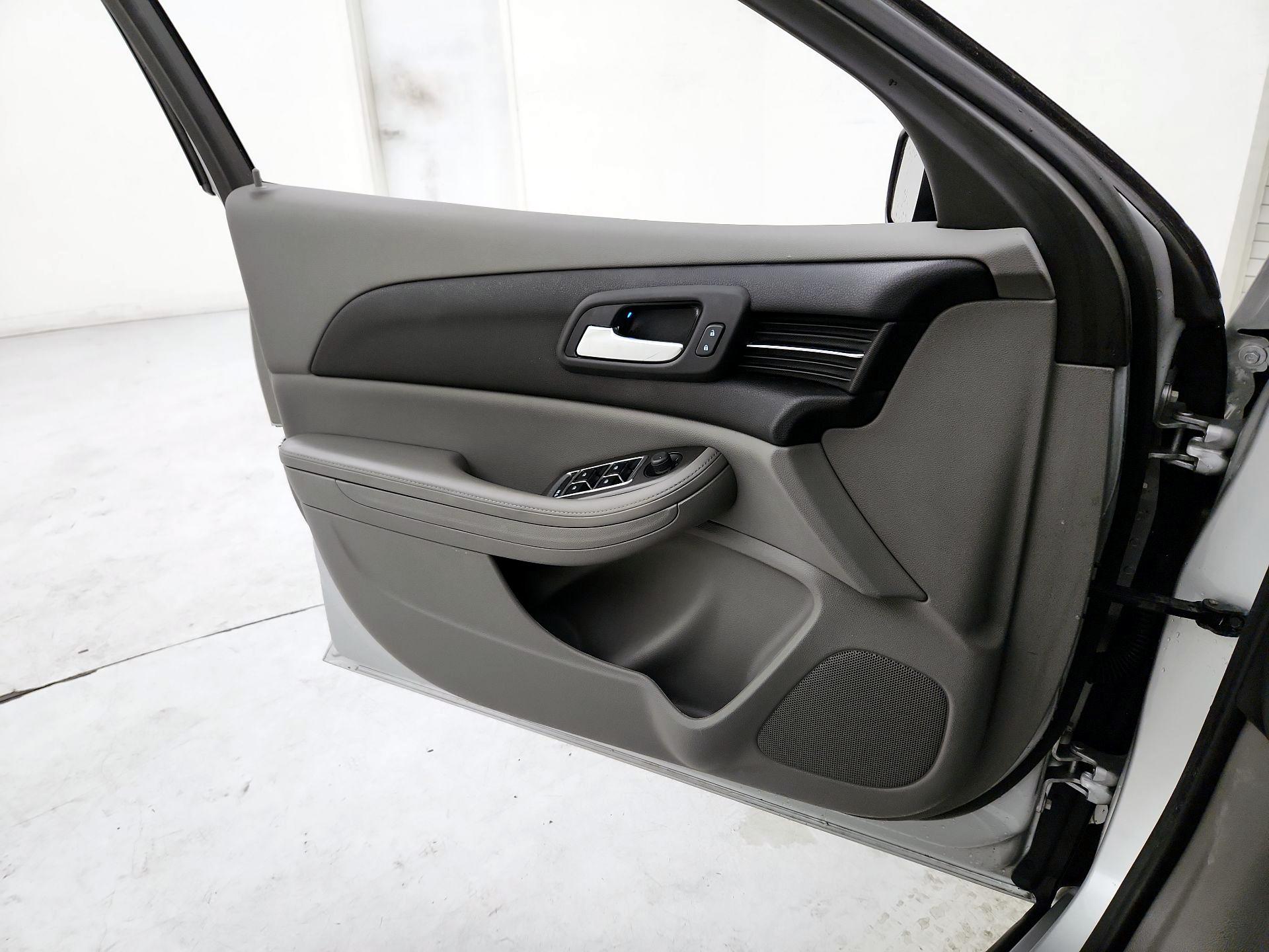 Thumbnail: 2013 Chevrolet Malibu - 12