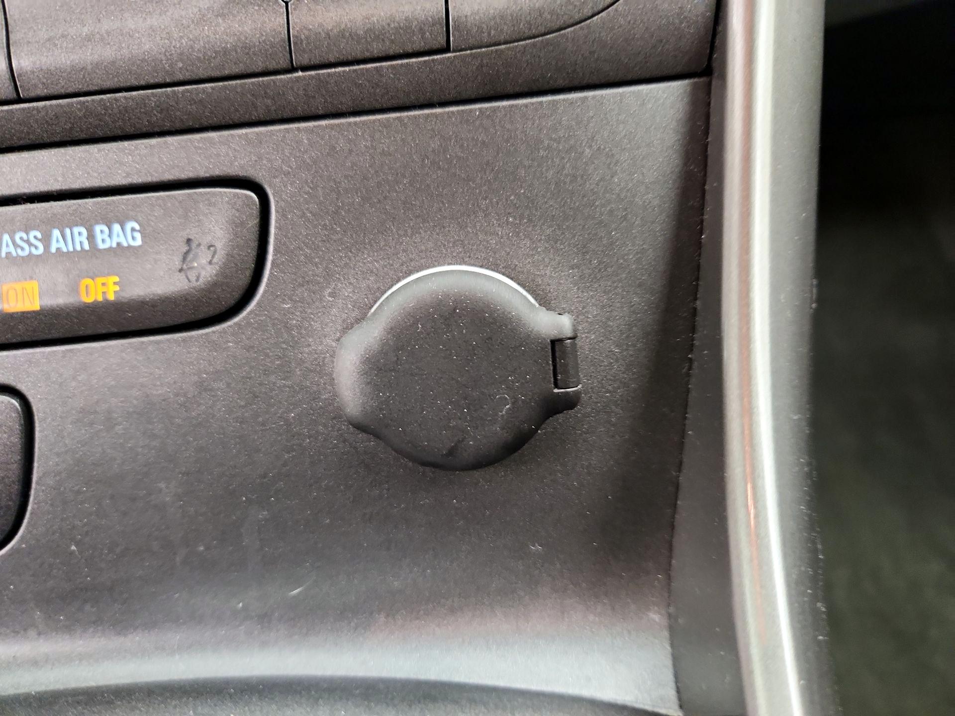 Thumbnail: 2013 Chevrolet Malibu - 17