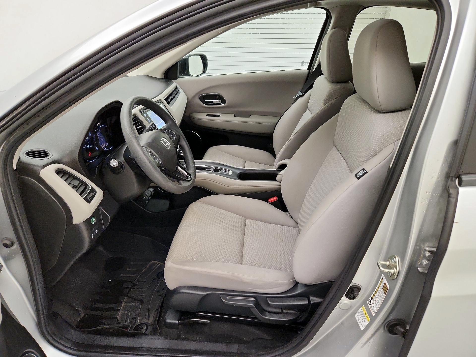 Thumbnail: 2016 Honda HR-V - 11