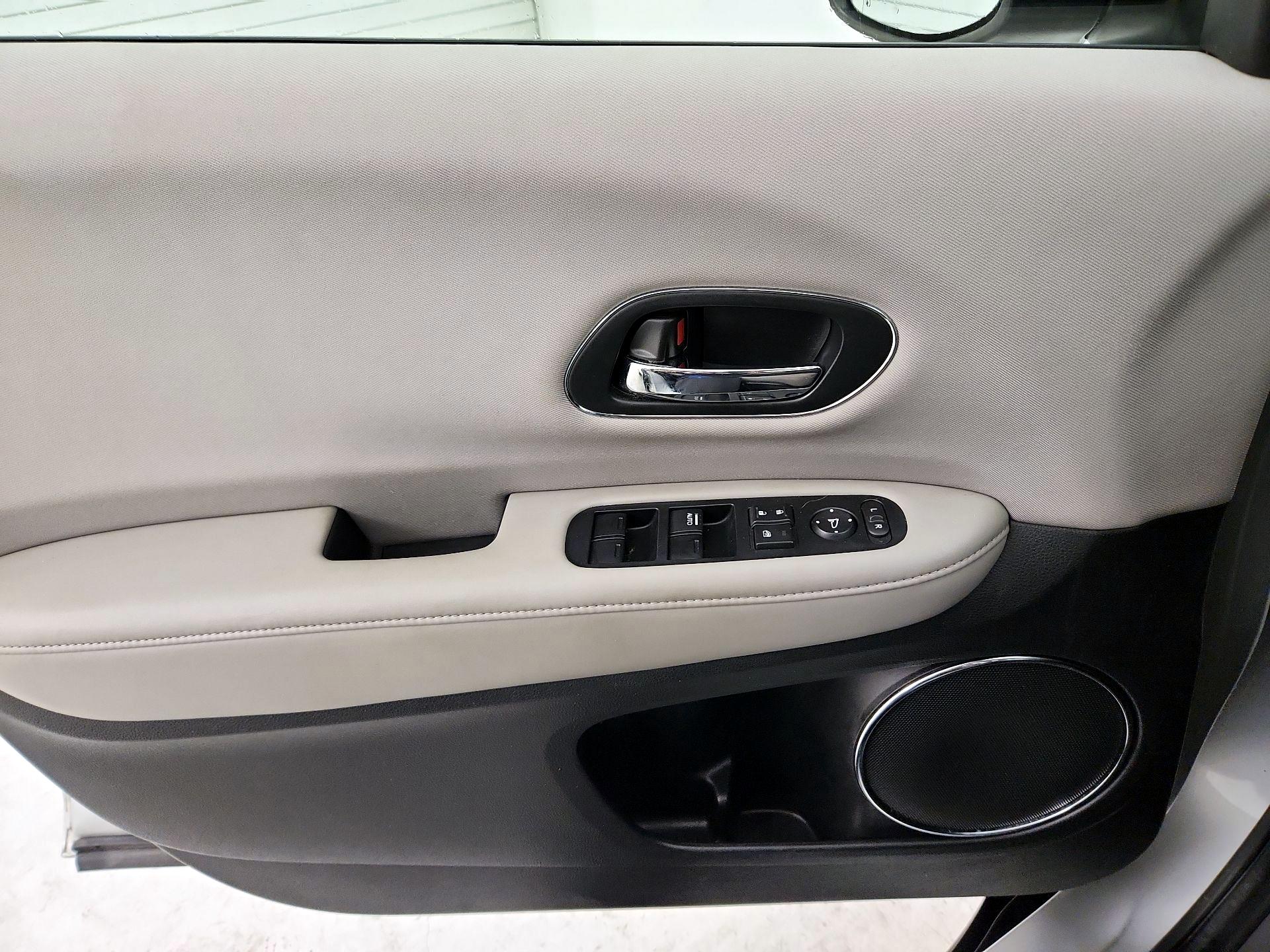Thumbnail: 2016 Honda HR-V - 12
