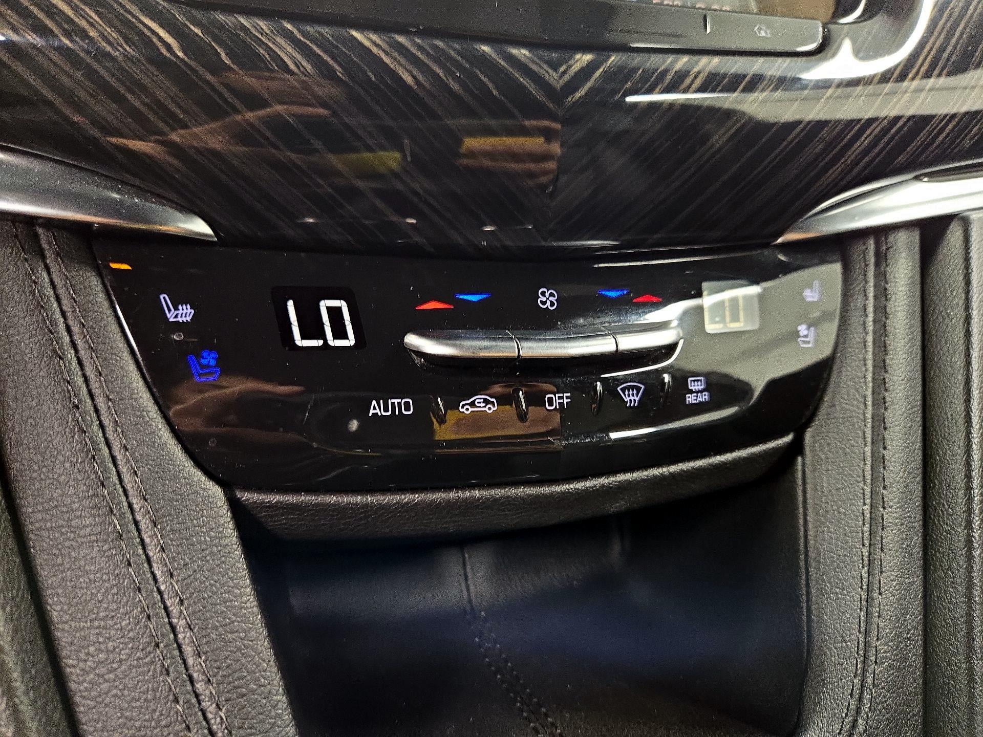 Thumbnail: 2023 Cadillac XT6 - 17