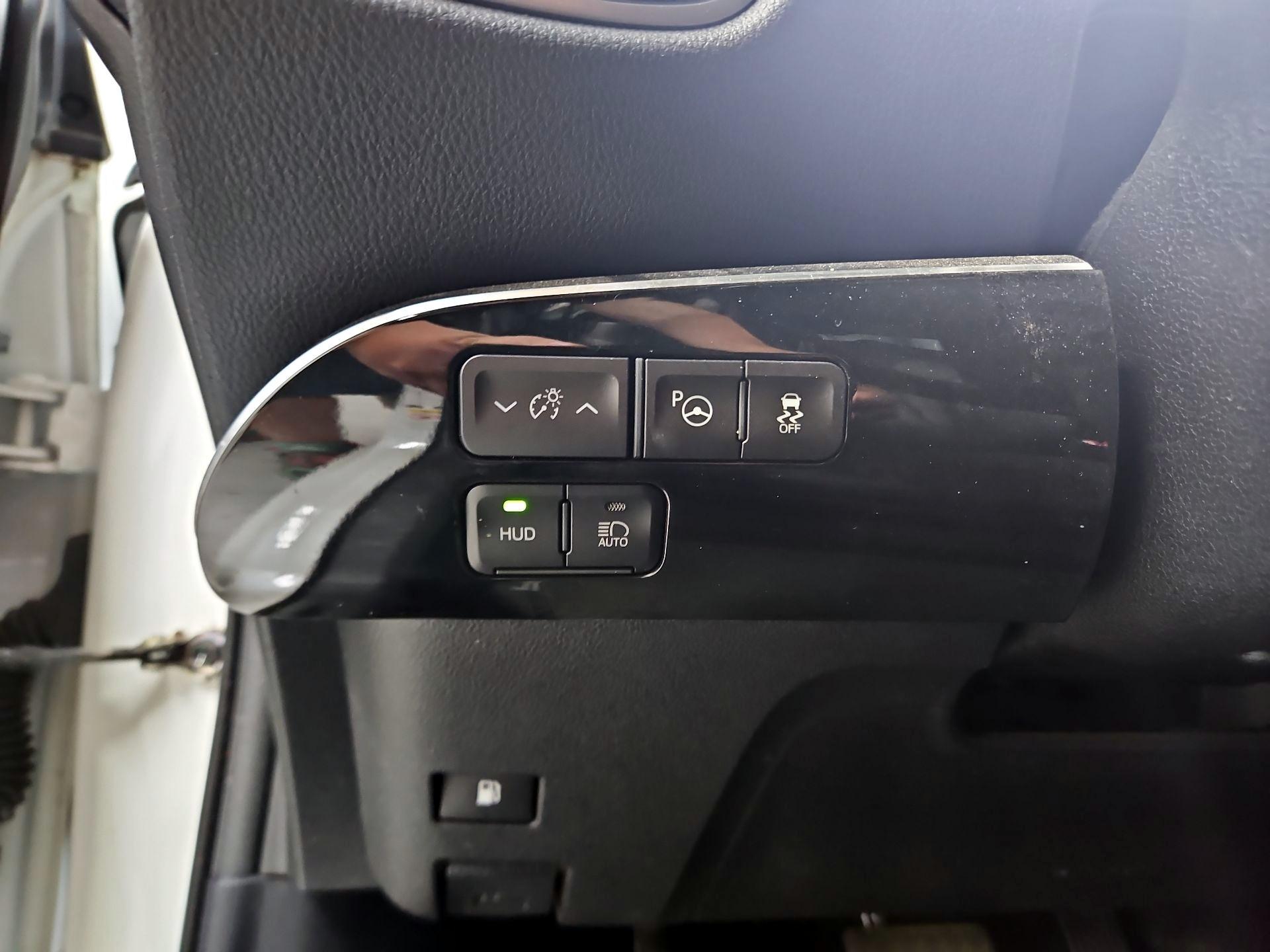 Thumbnail: 2019 Toyota Prius - 13