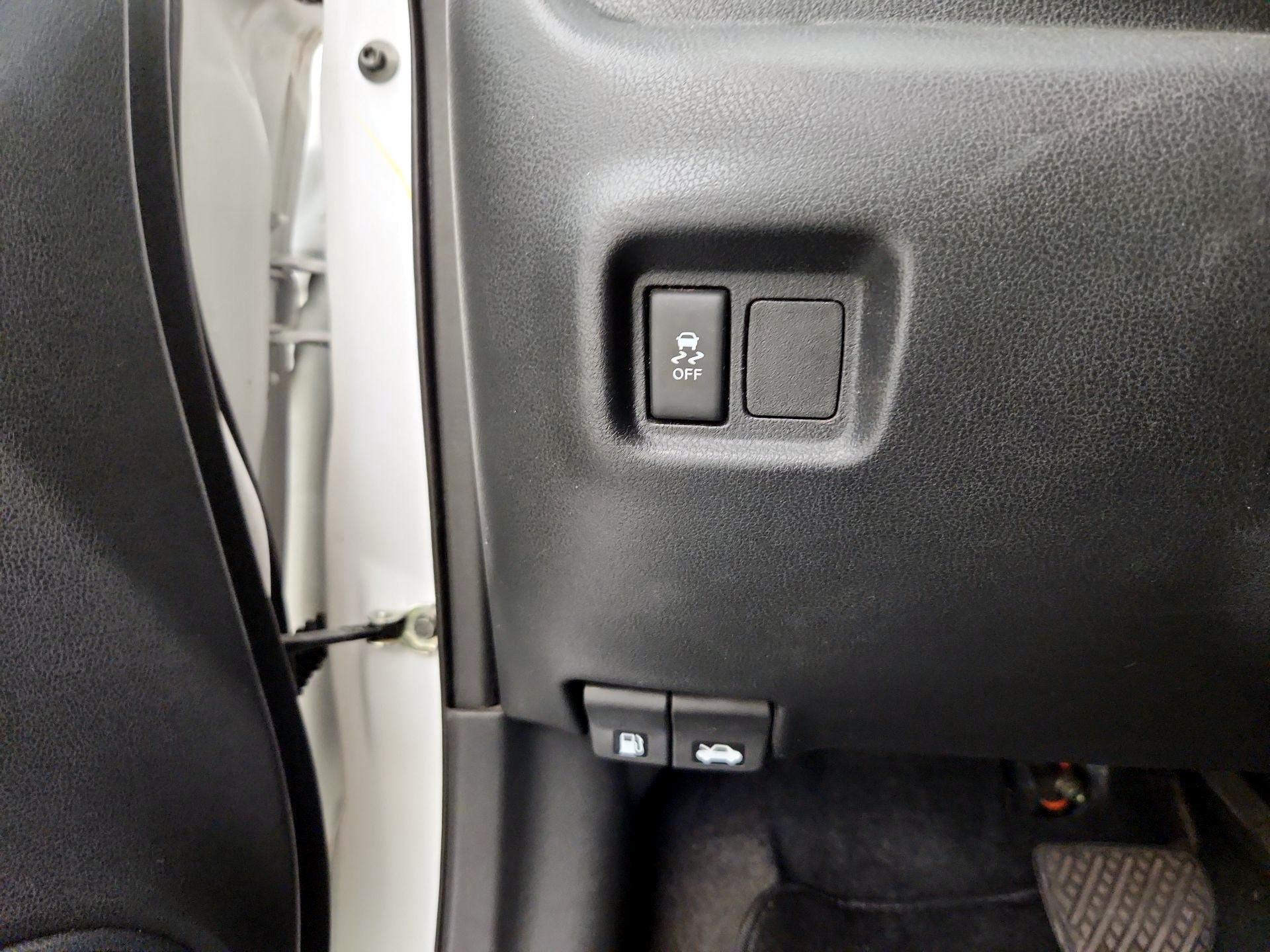 Thumbnail: 2017 Nissan Versa Note - 13