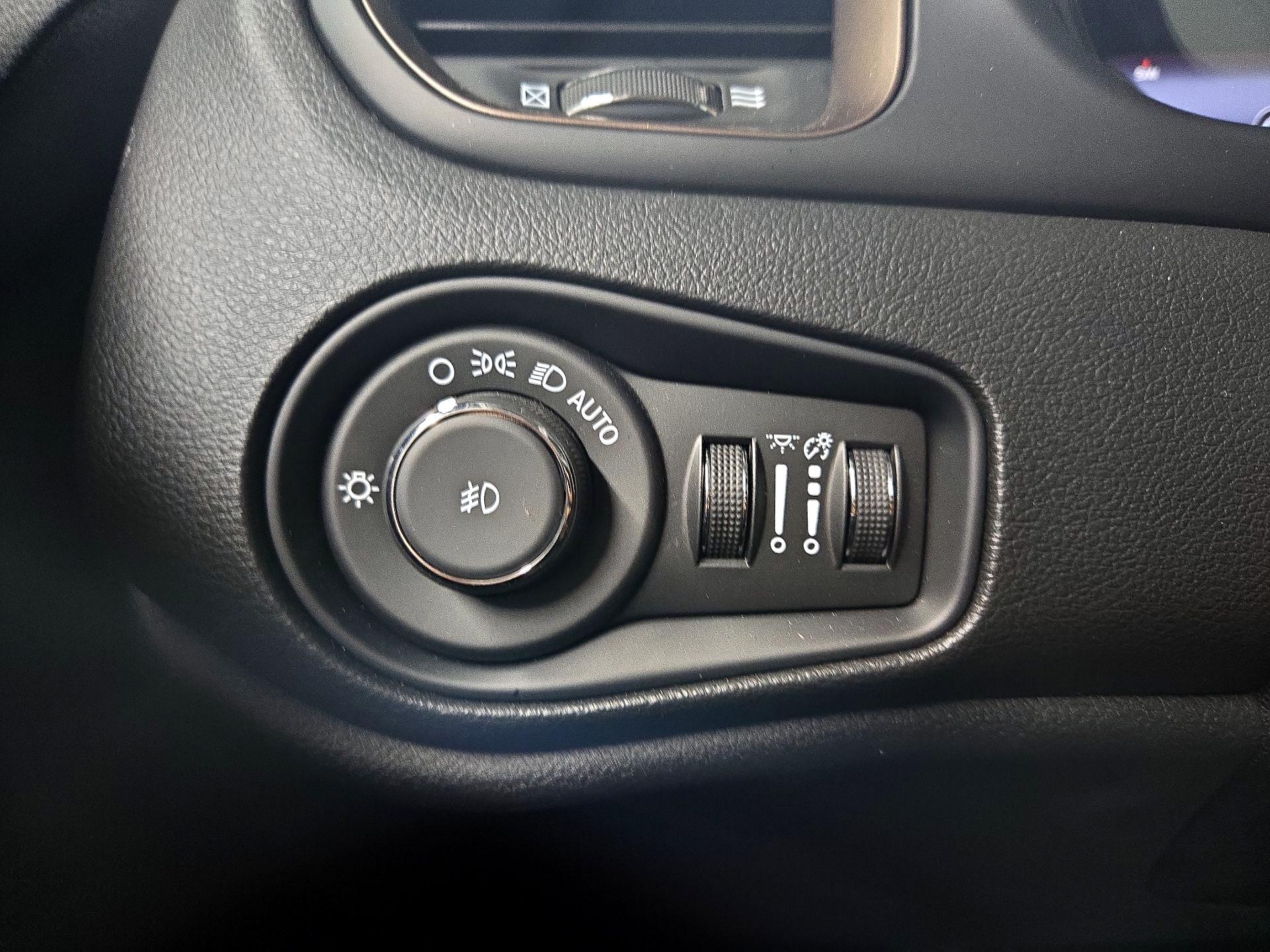 Thumbnail: 2023 Jeep Renegade - 13