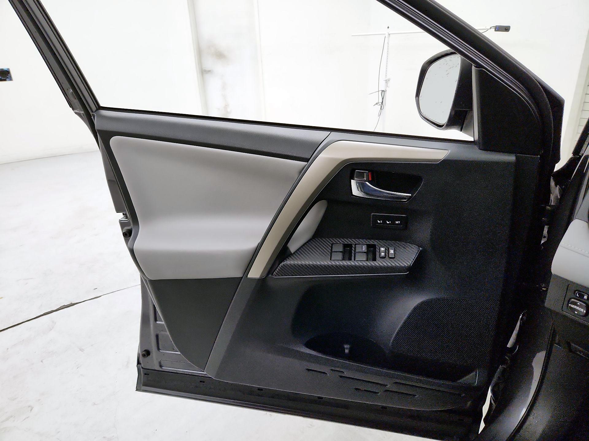 Thumbnail: 2014 Toyota RAV4 - 12