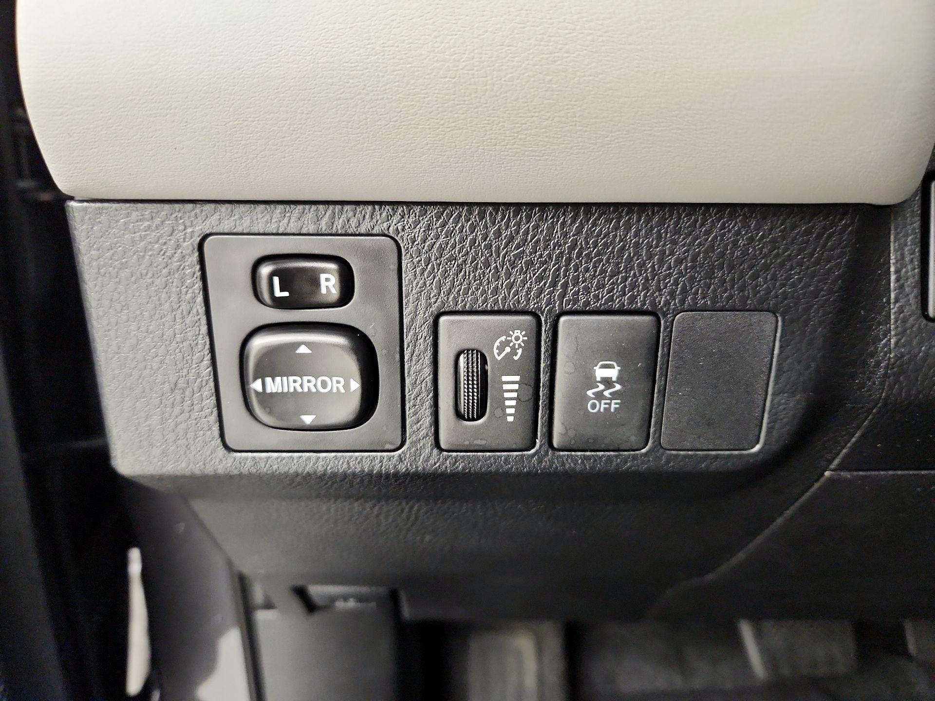 Thumbnail: 2014 Toyota RAV4 - 13