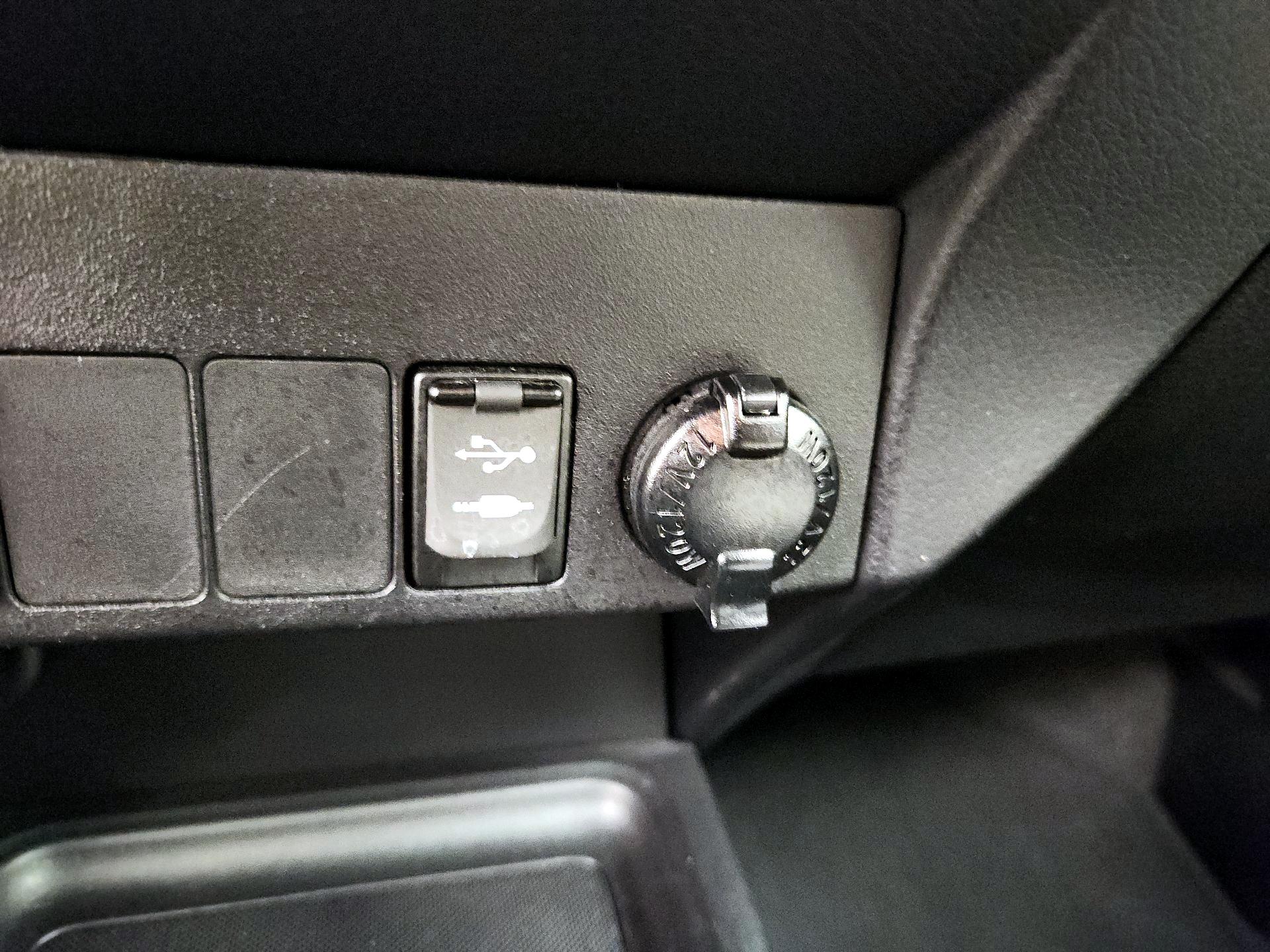 Thumbnail: 2014 Toyota RAV4 - 18