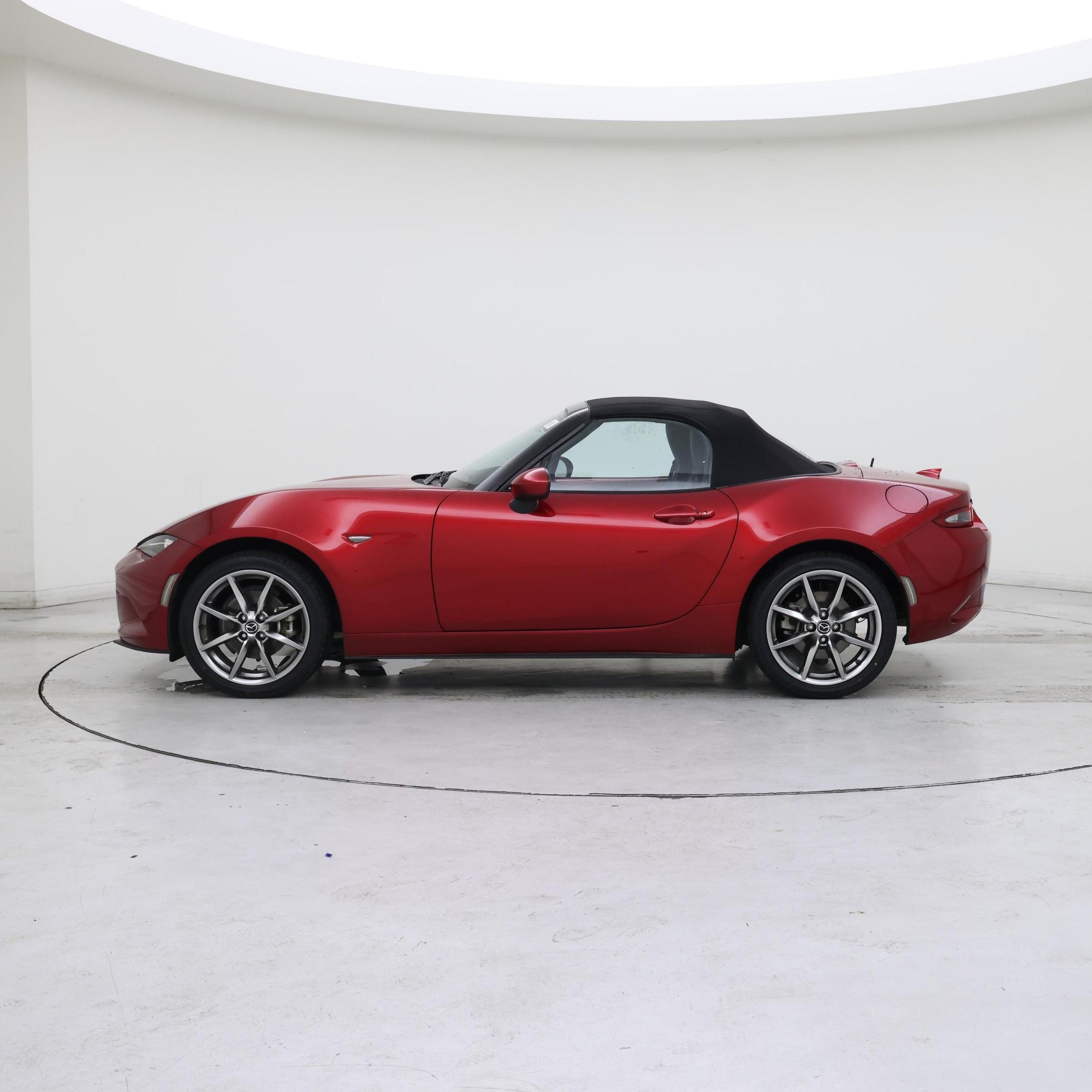 Thumbnail: 2022 Mazda MX-5 Miata - 3