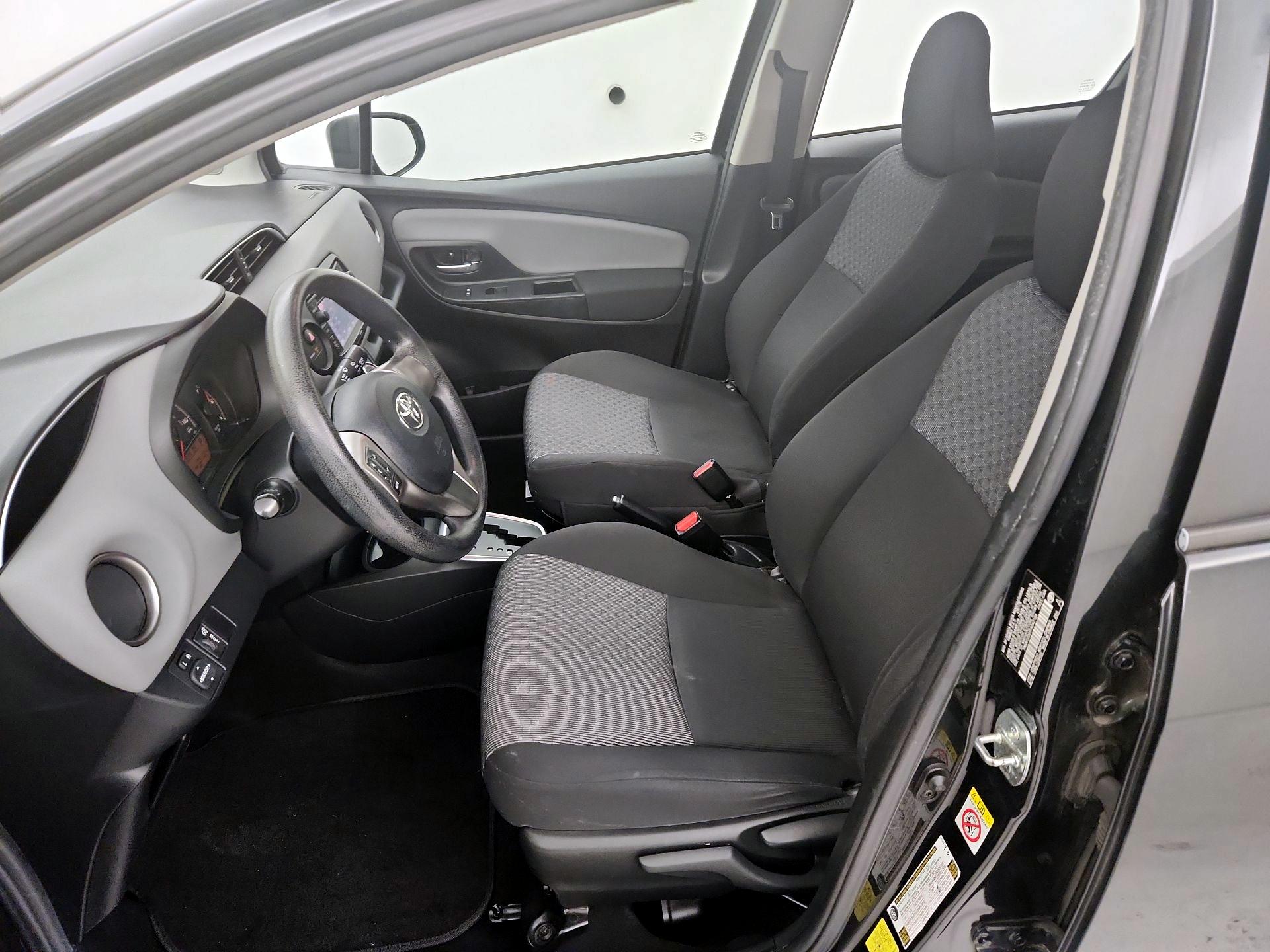 Thumbnail: 2015 Toyota Yaris - 11