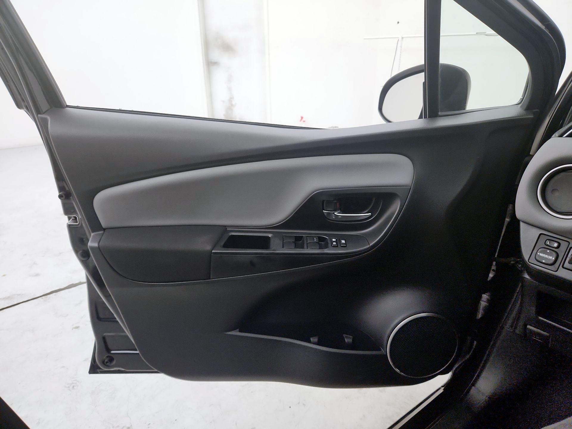Thumbnail: 2015 Toyota Yaris - 12