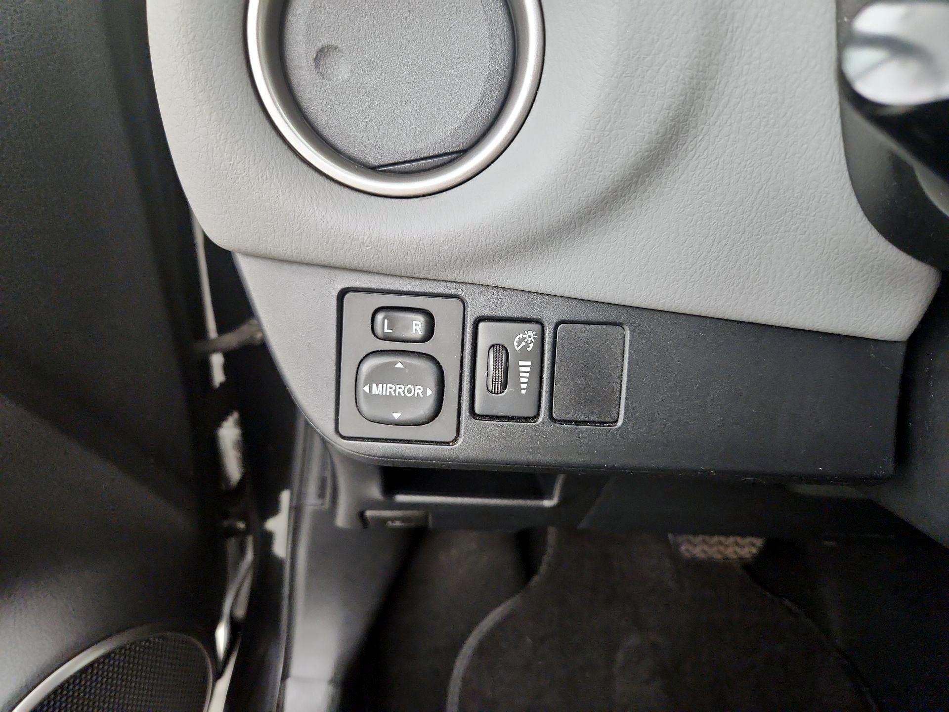 Thumbnail: 2015 Toyota Yaris - 13