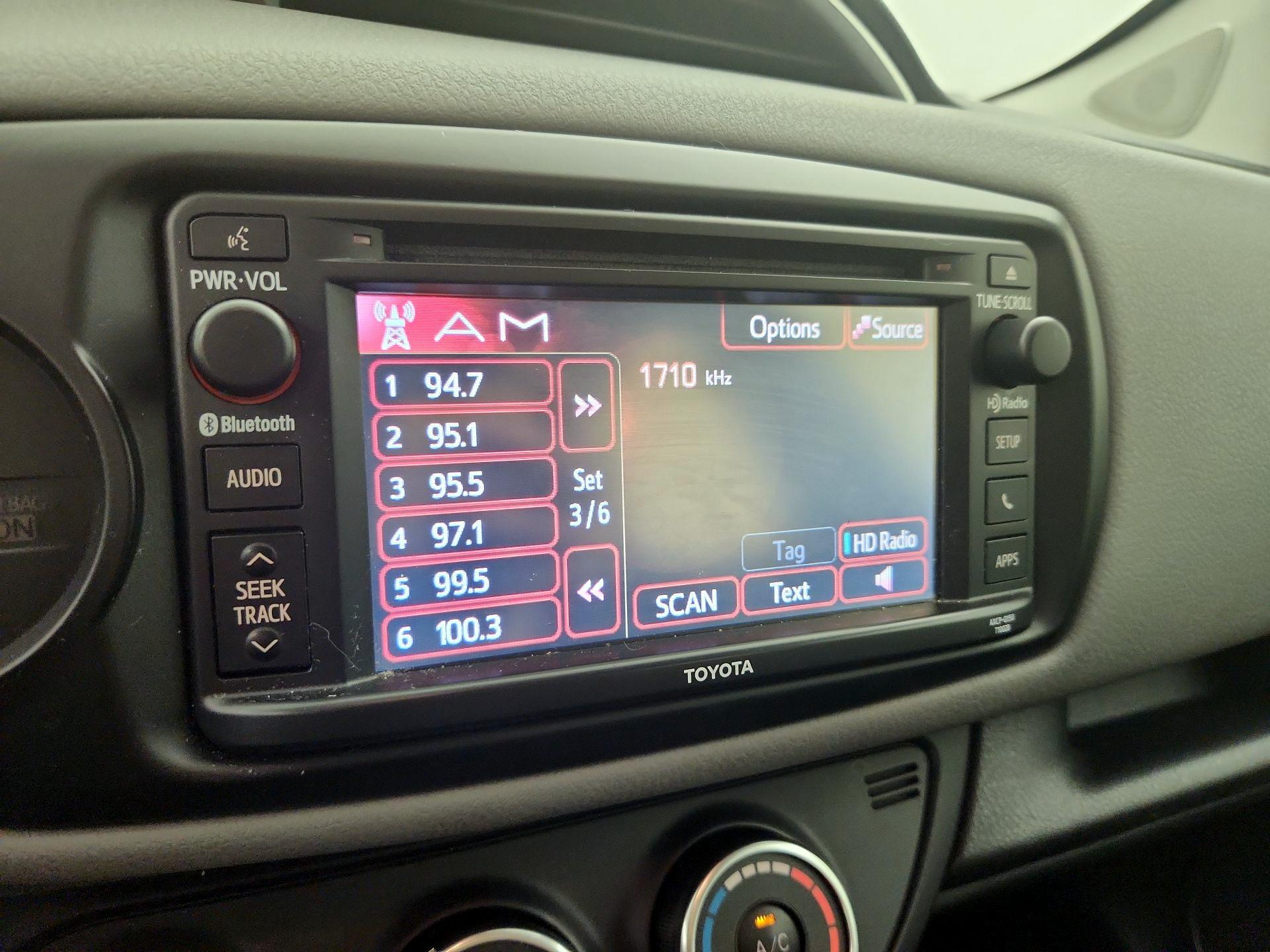 Thumbnail: 2015 Toyota Yaris - 14