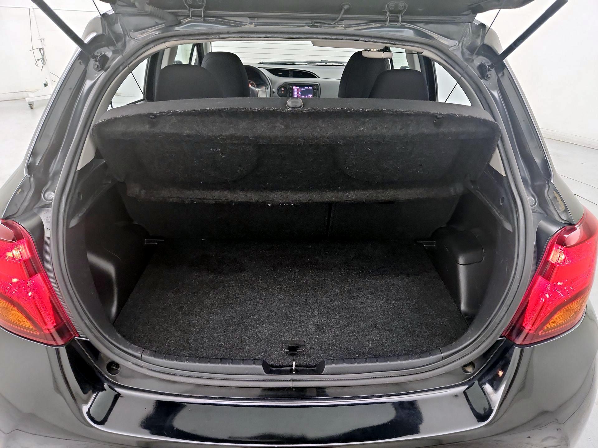Thumbnail: 2015 Toyota Yaris - 19