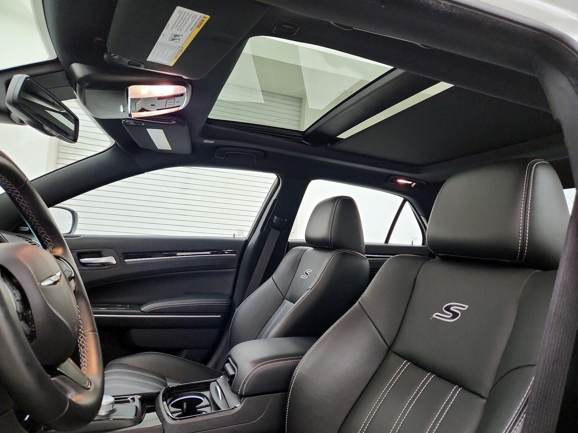 Thumbnail: 2022 Chrysler 300 - 20