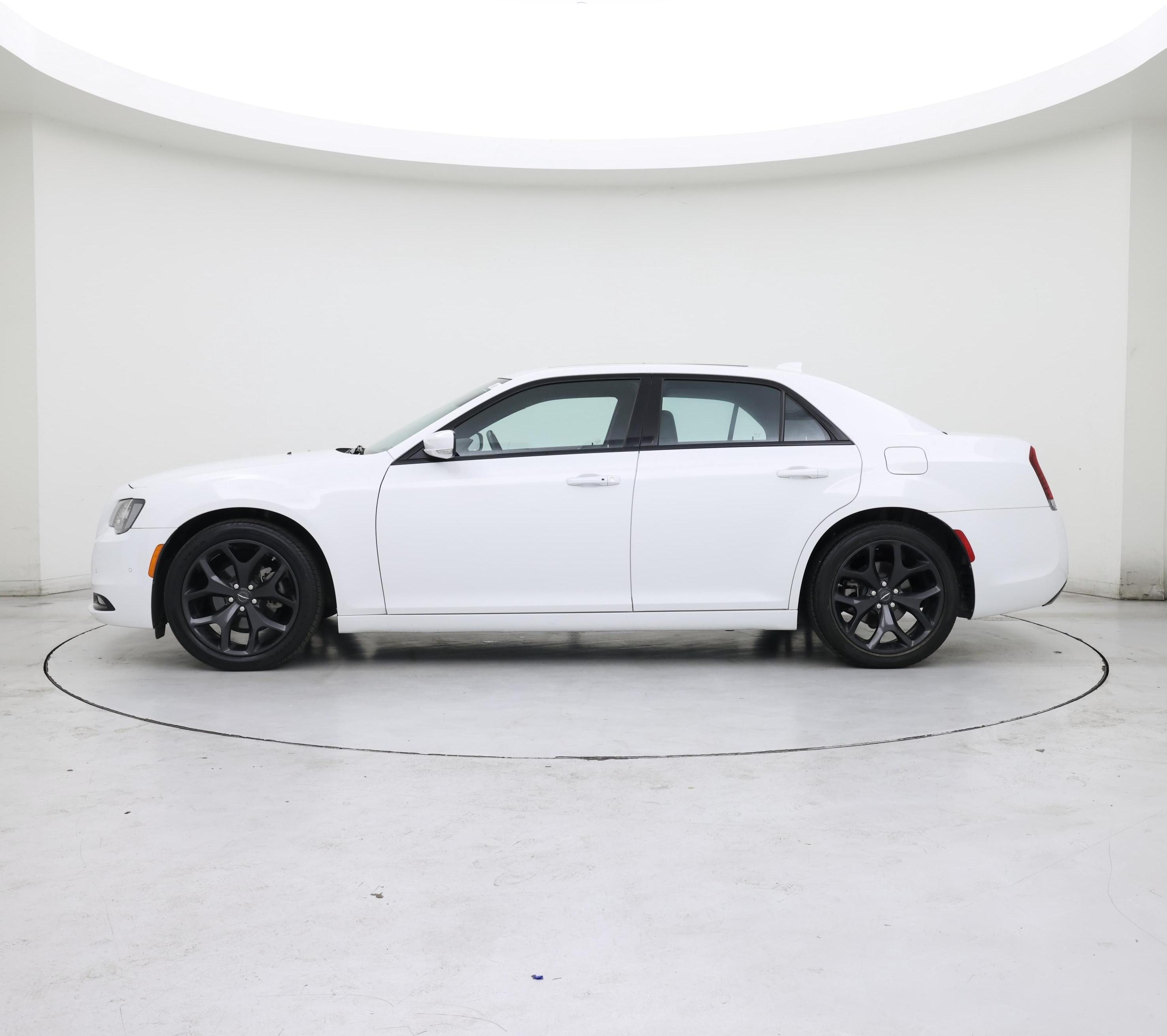 Thumbnail: 2022 Chrysler 300 - 3