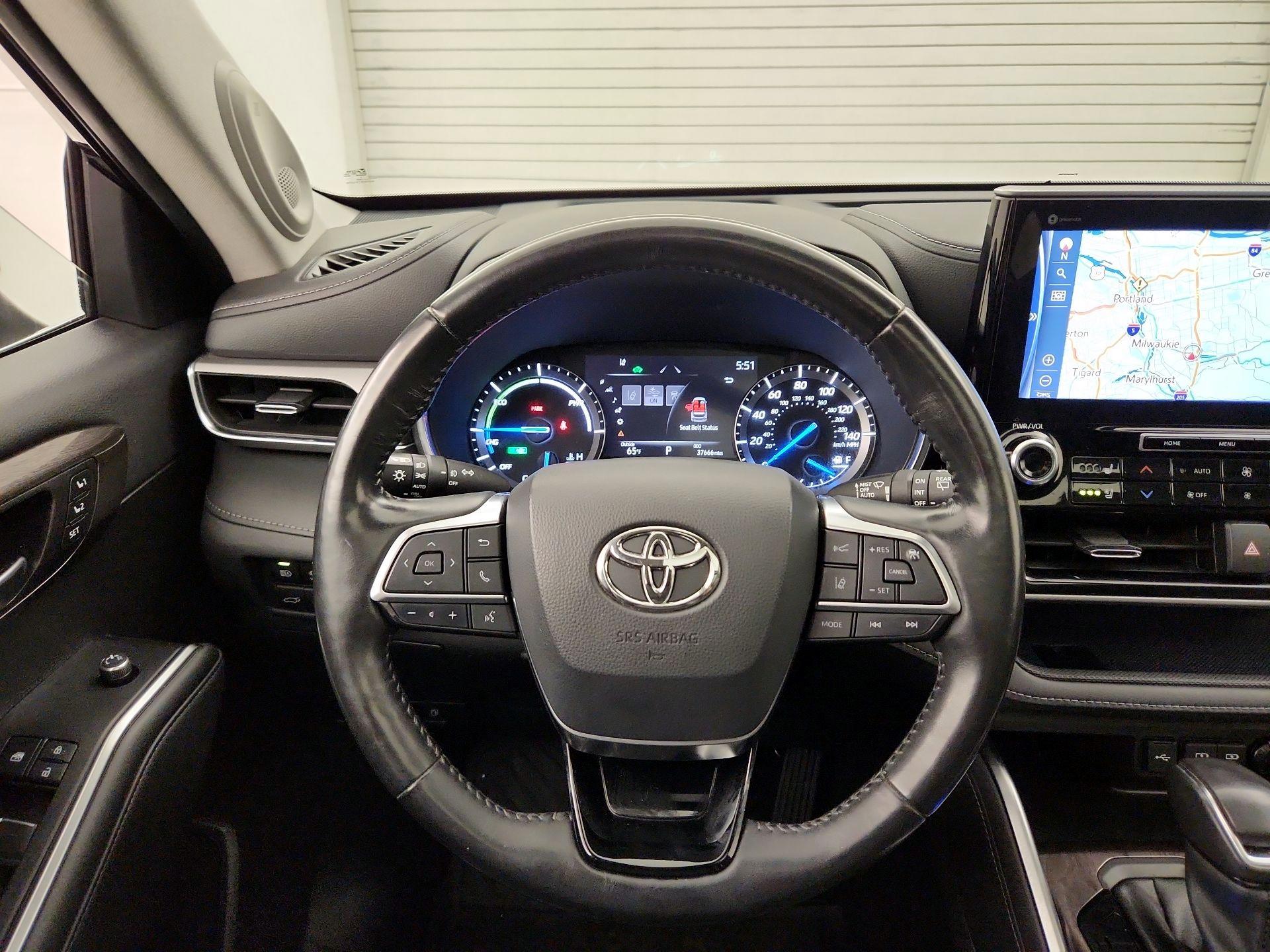 Thumbnail: 2021 Toyota Highlander - 10
