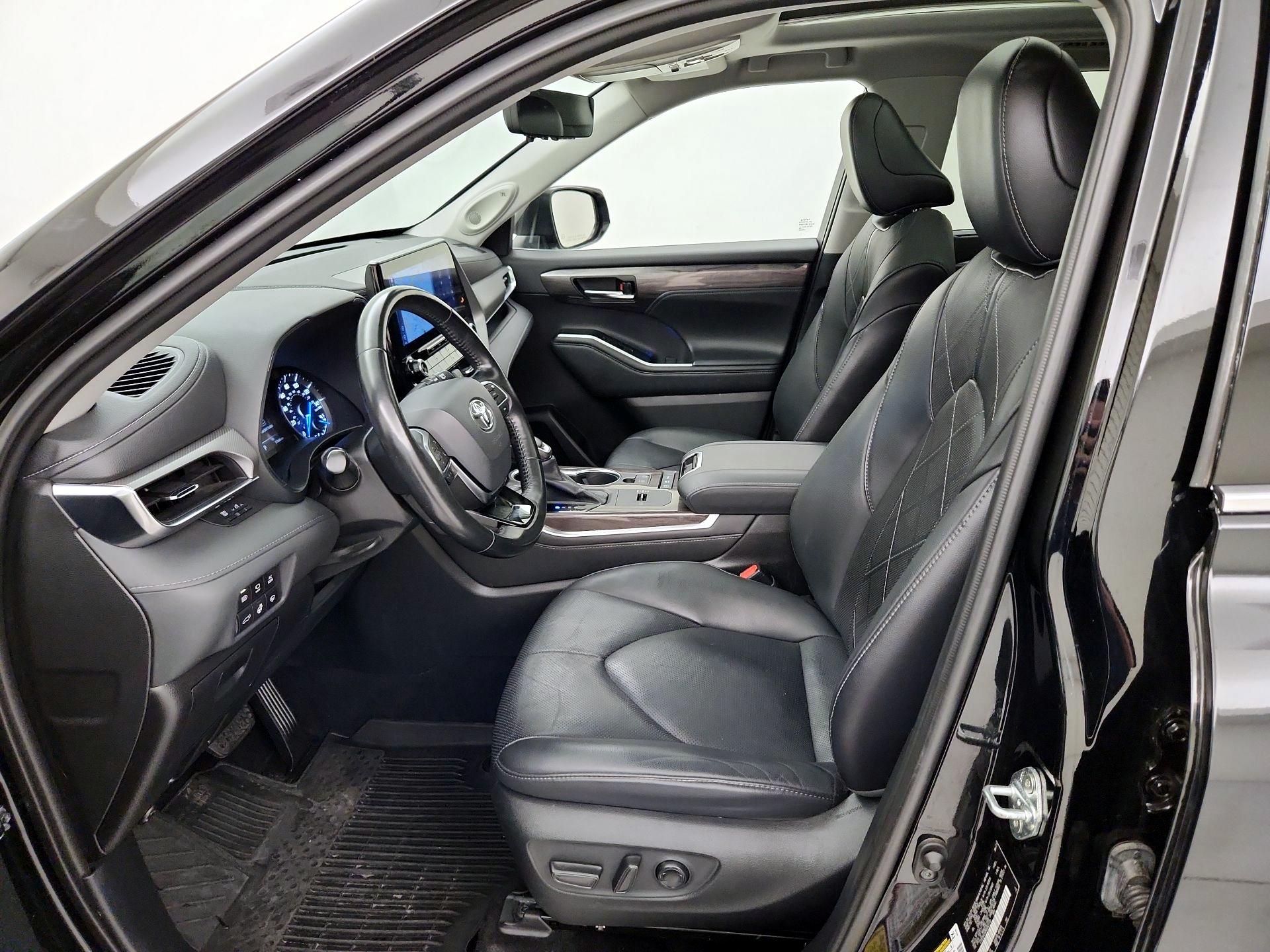 Thumbnail: 2021 Toyota Highlander - 11