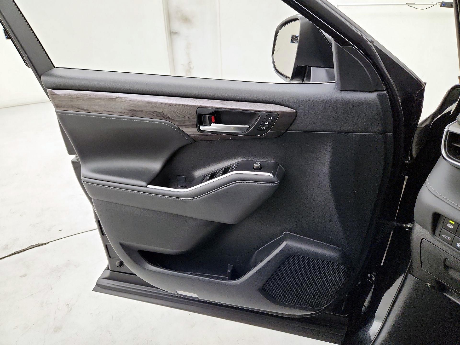 Thumbnail: 2021 Toyota Highlander - 12