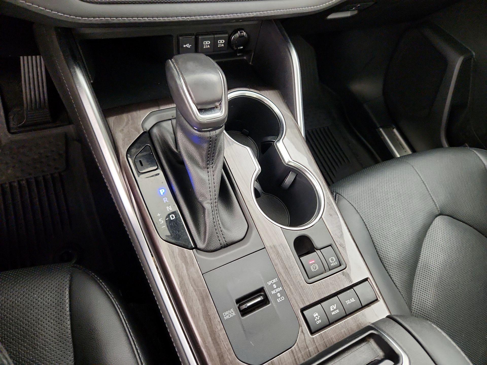 Thumbnail: 2021 Toyota Highlander - 18