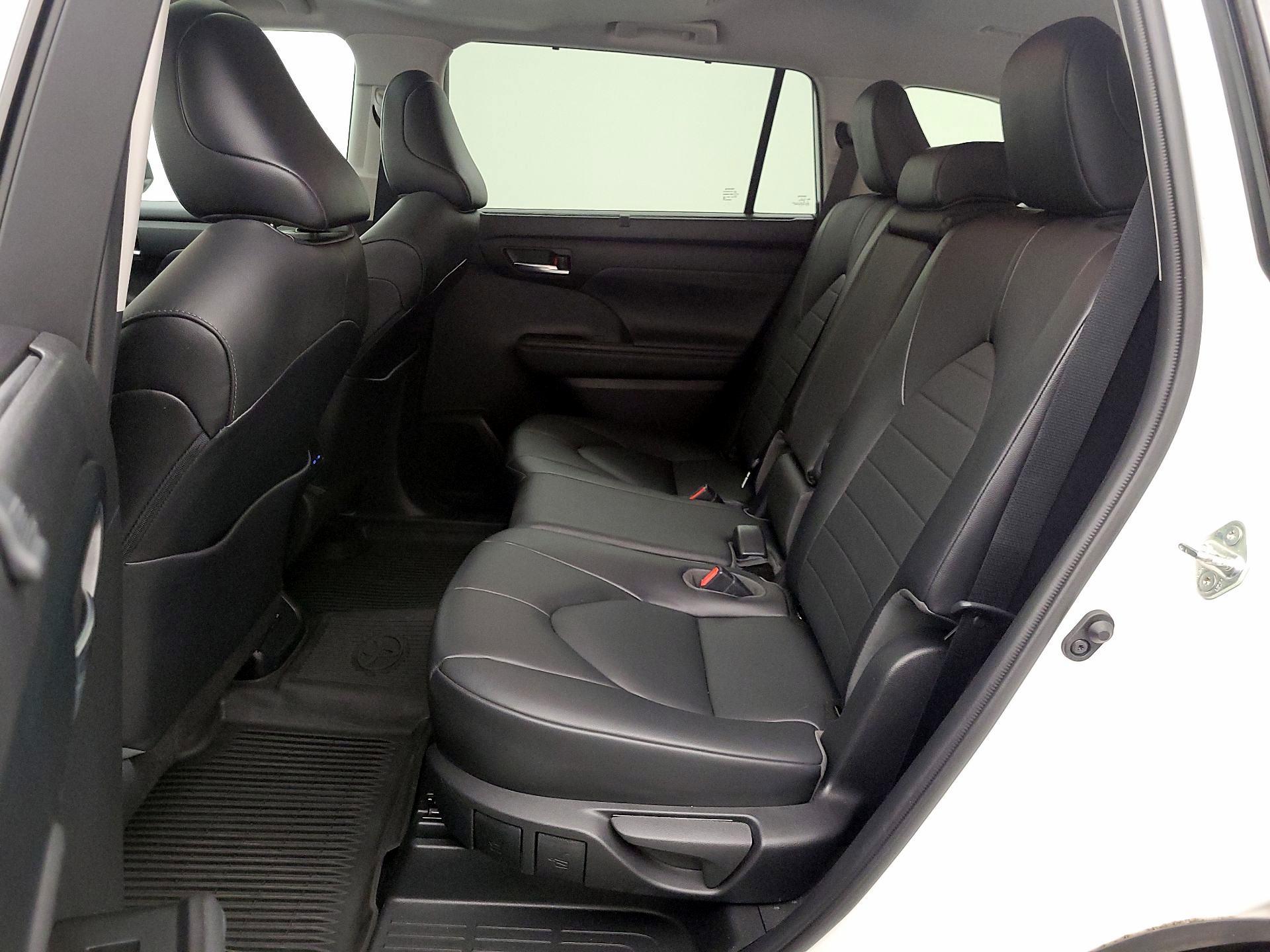 Thumbnail: 2020 Toyota Highlander - 20