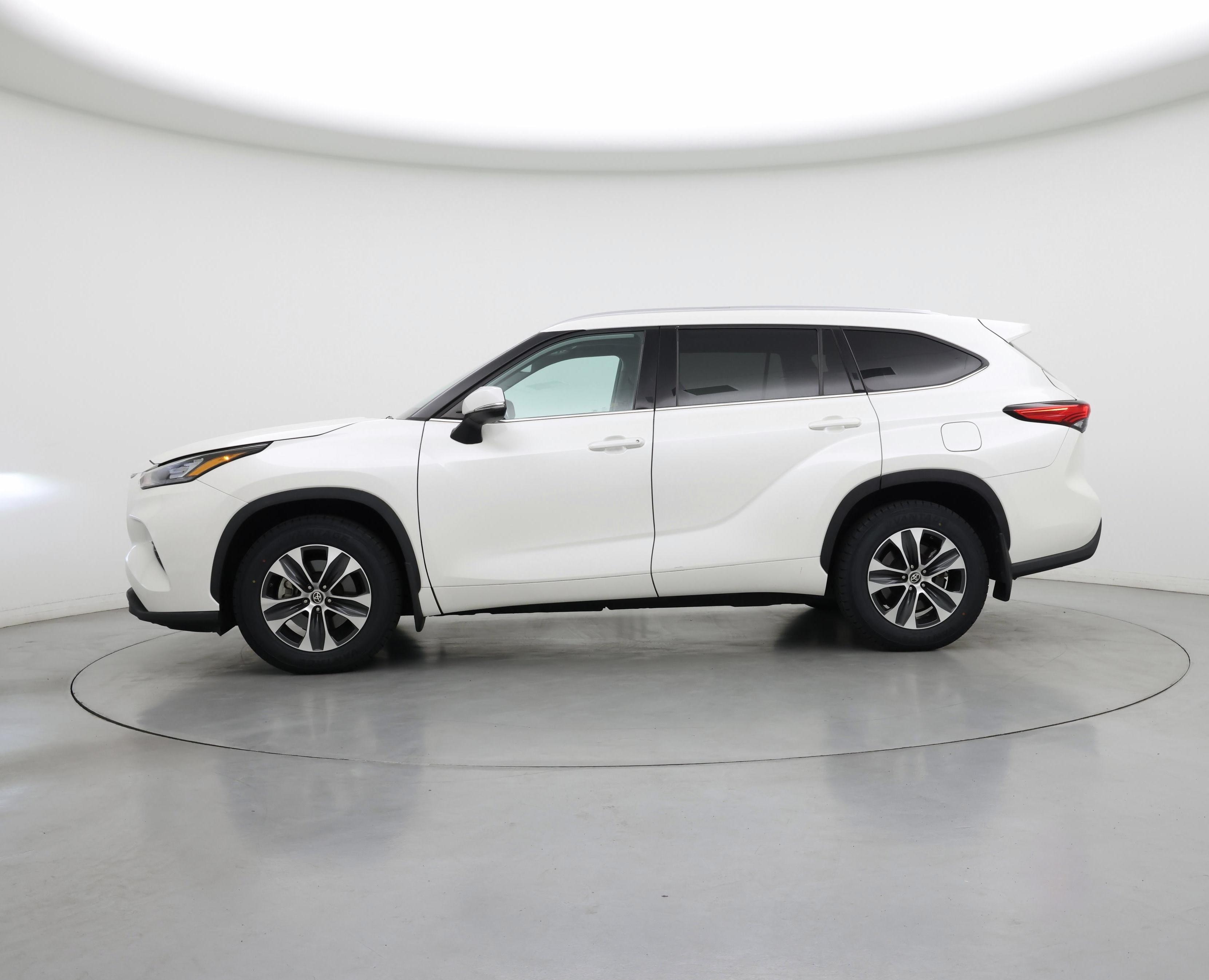 Thumbnail: 2020 Toyota Highlander - 3
