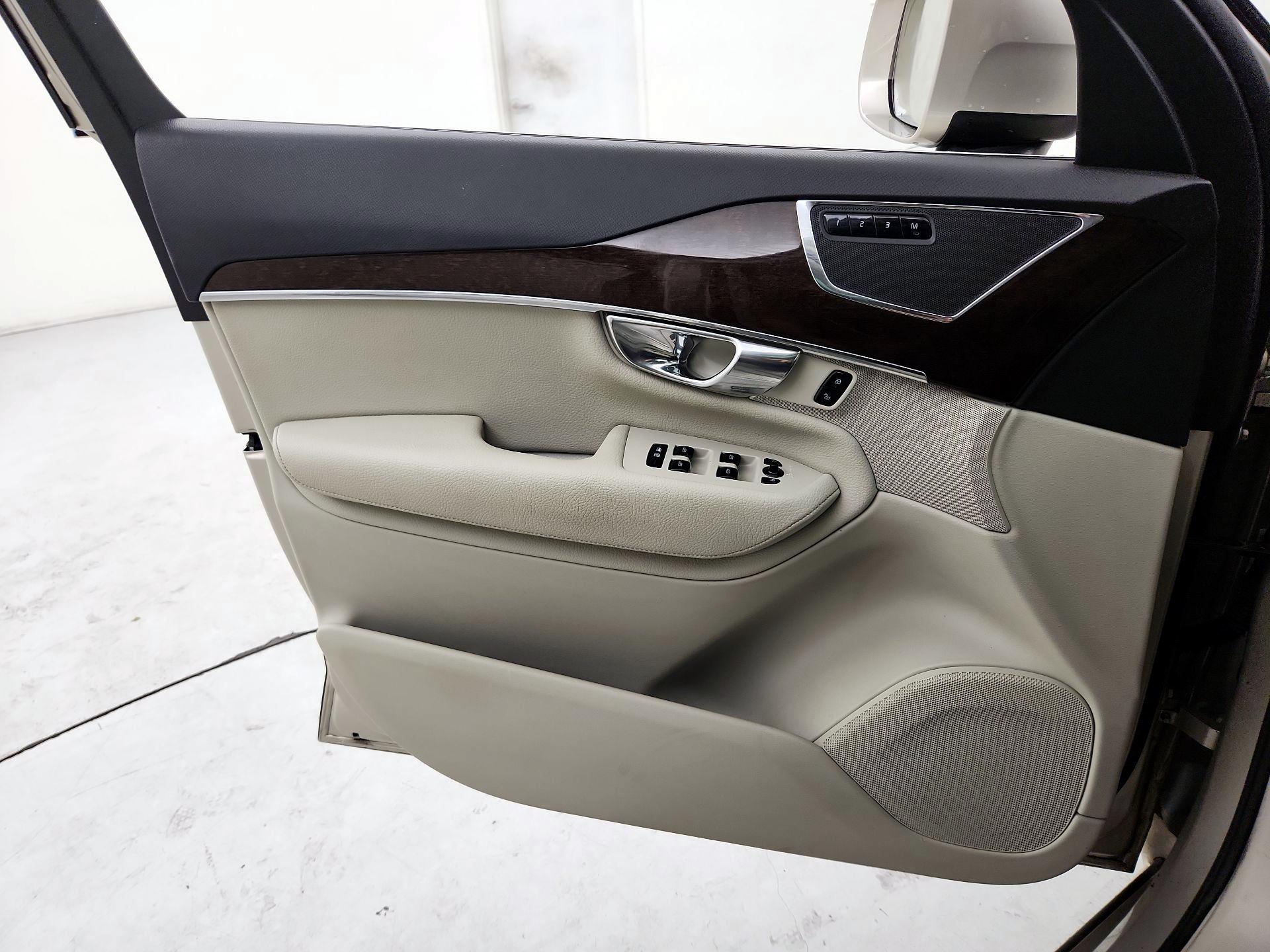 Thumbnail: 2016 Volvo XC90 - 12