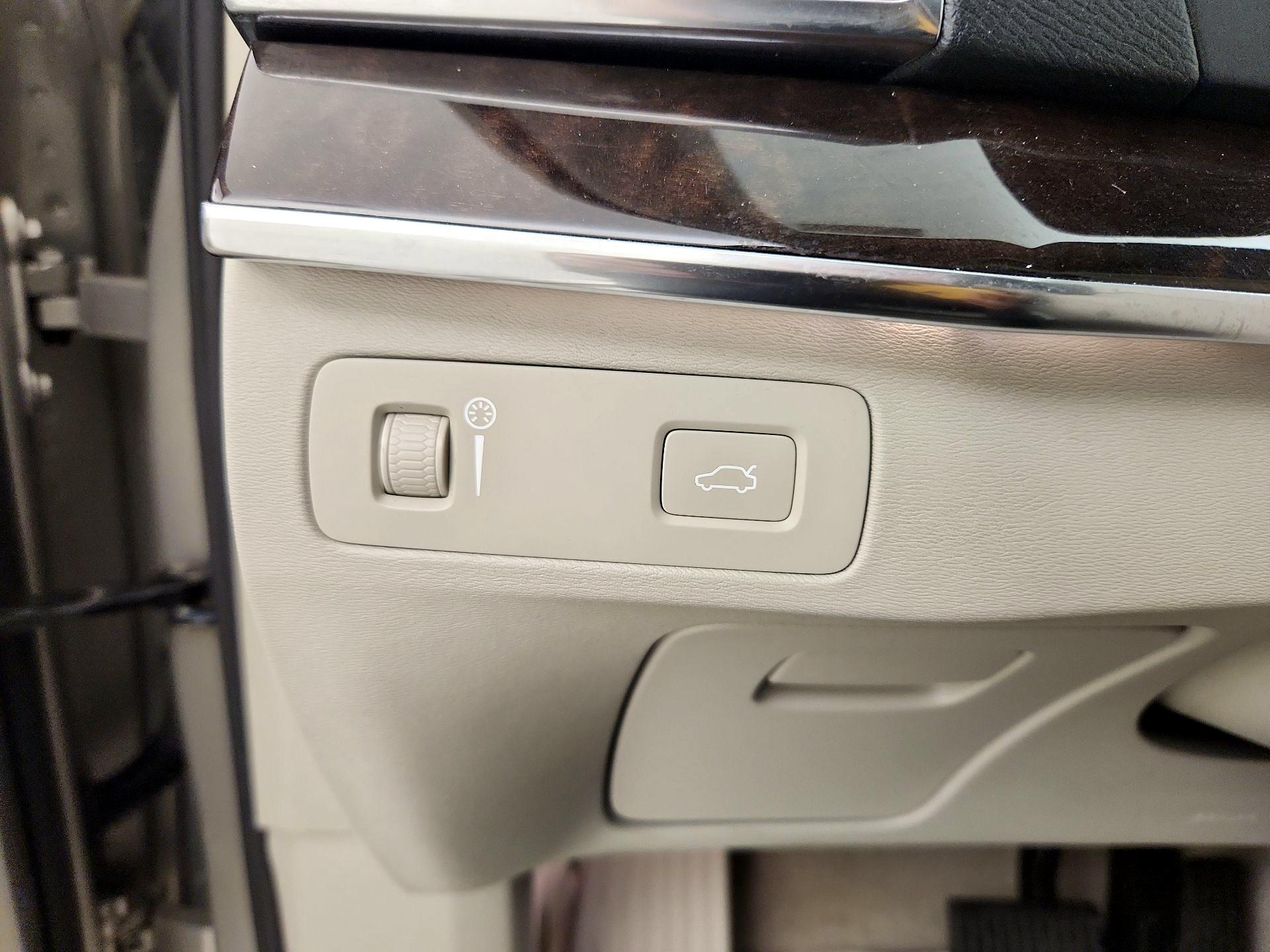 Thumbnail: 2016 Volvo XC90 - 13