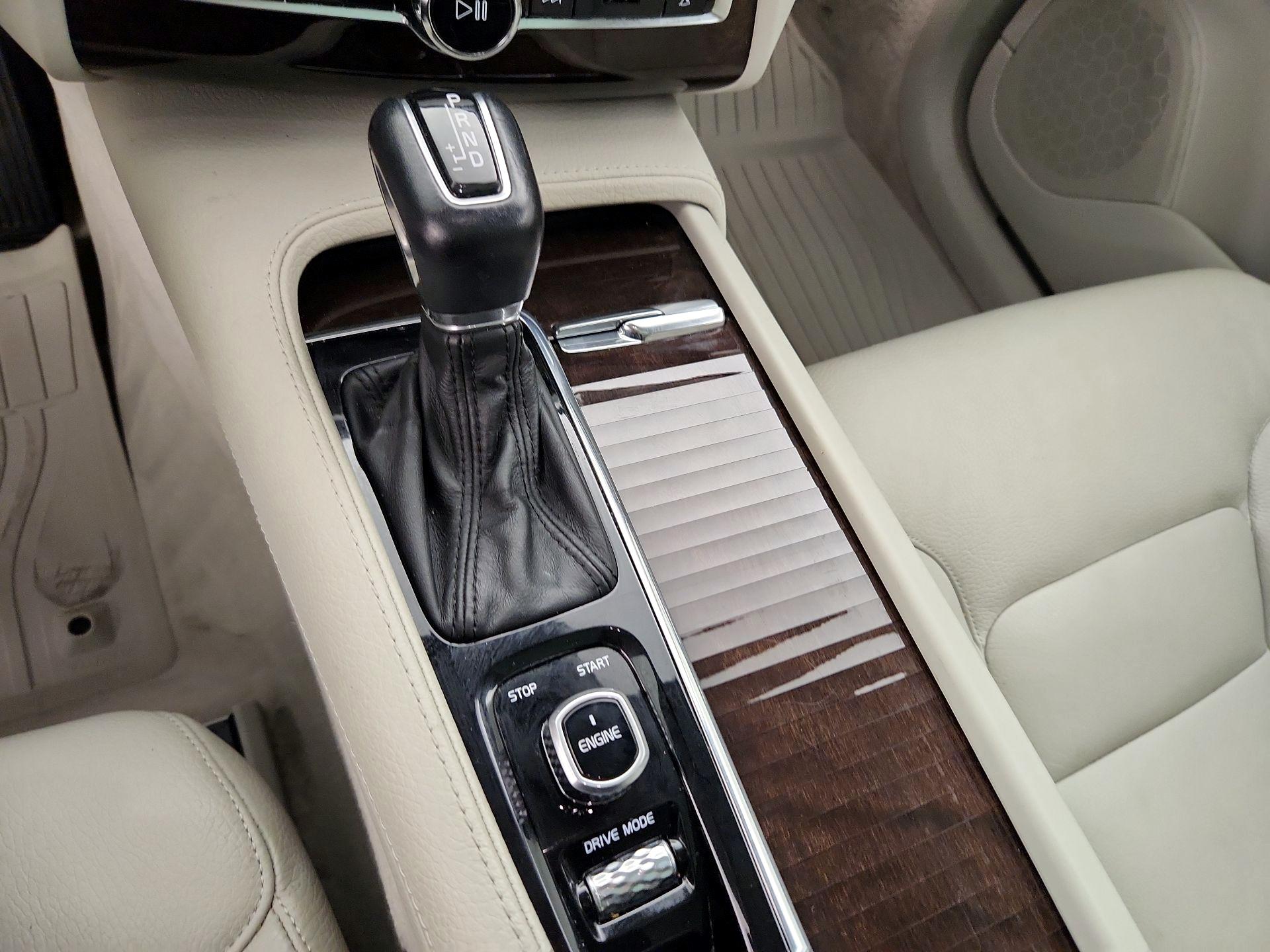 Thumbnail: 2016 Volvo XC90 - 17