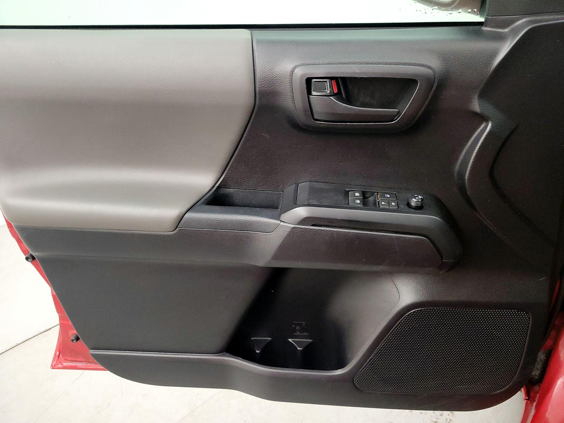 Thumbnail: 2020 Toyota Tacoma - 12