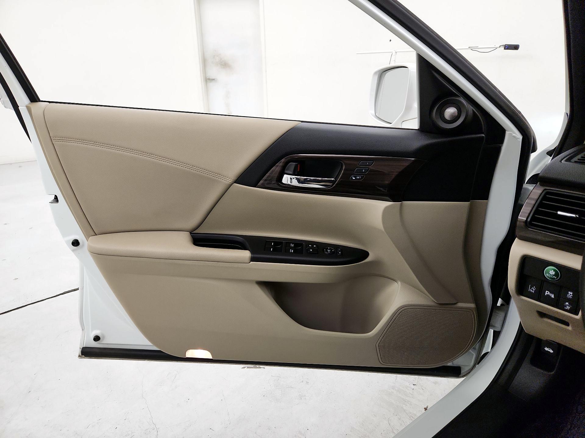 Thumbnail: 2017 Honda Accord - 12