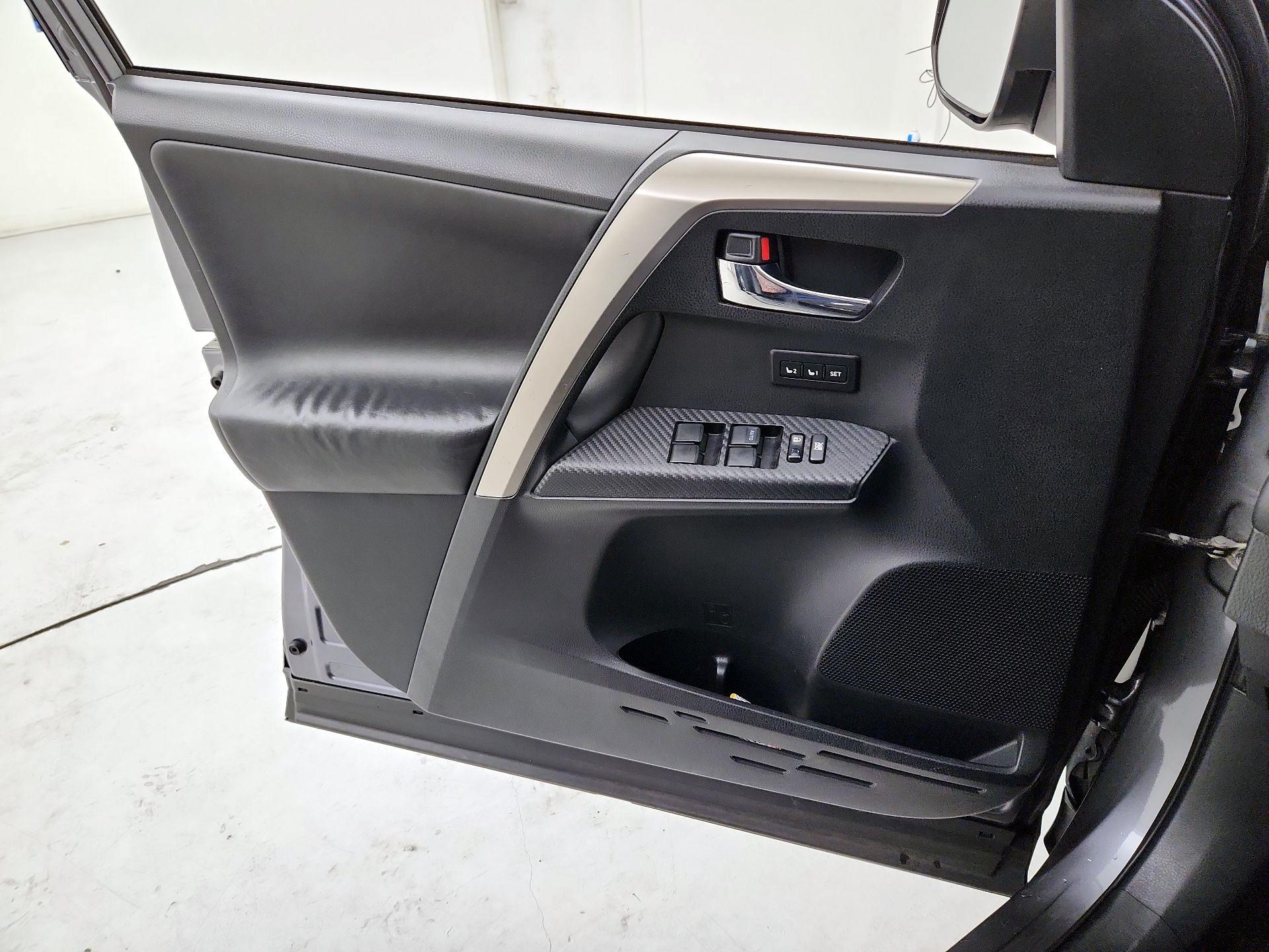 Thumbnail: 2014 Toyota RAV4 - 12