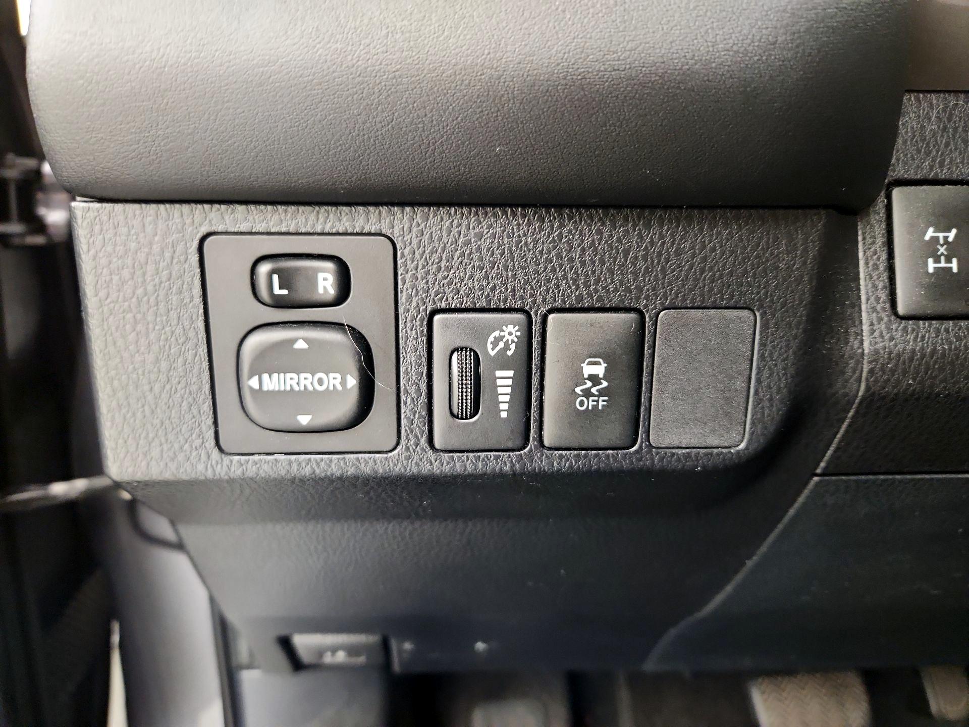 Thumbnail: 2014 Toyota RAV4 - 13