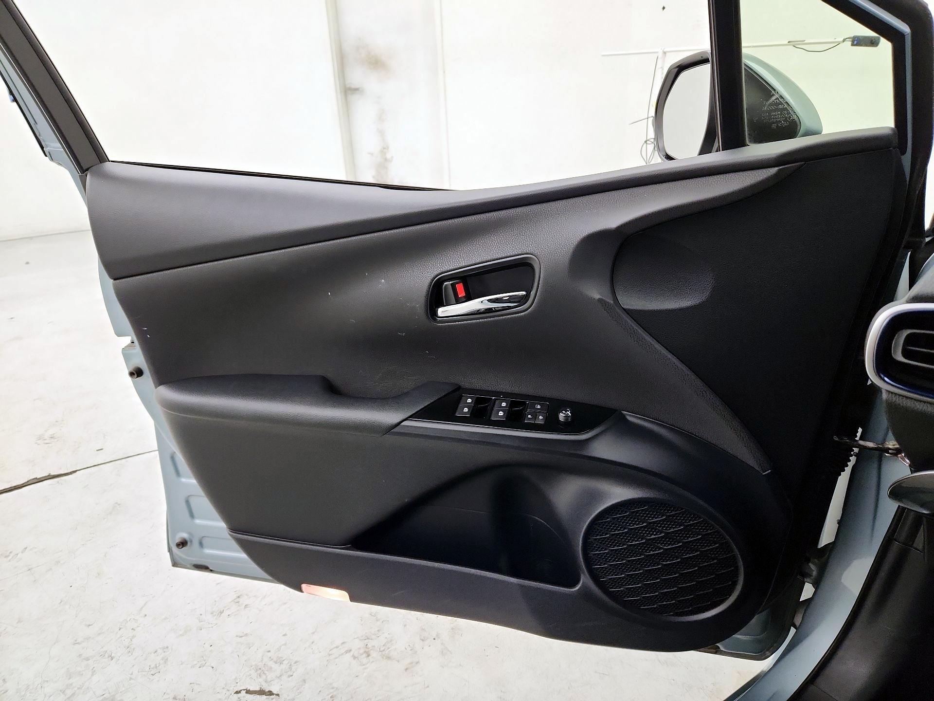 Thumbnail: 2016 Toyota Prius - 12