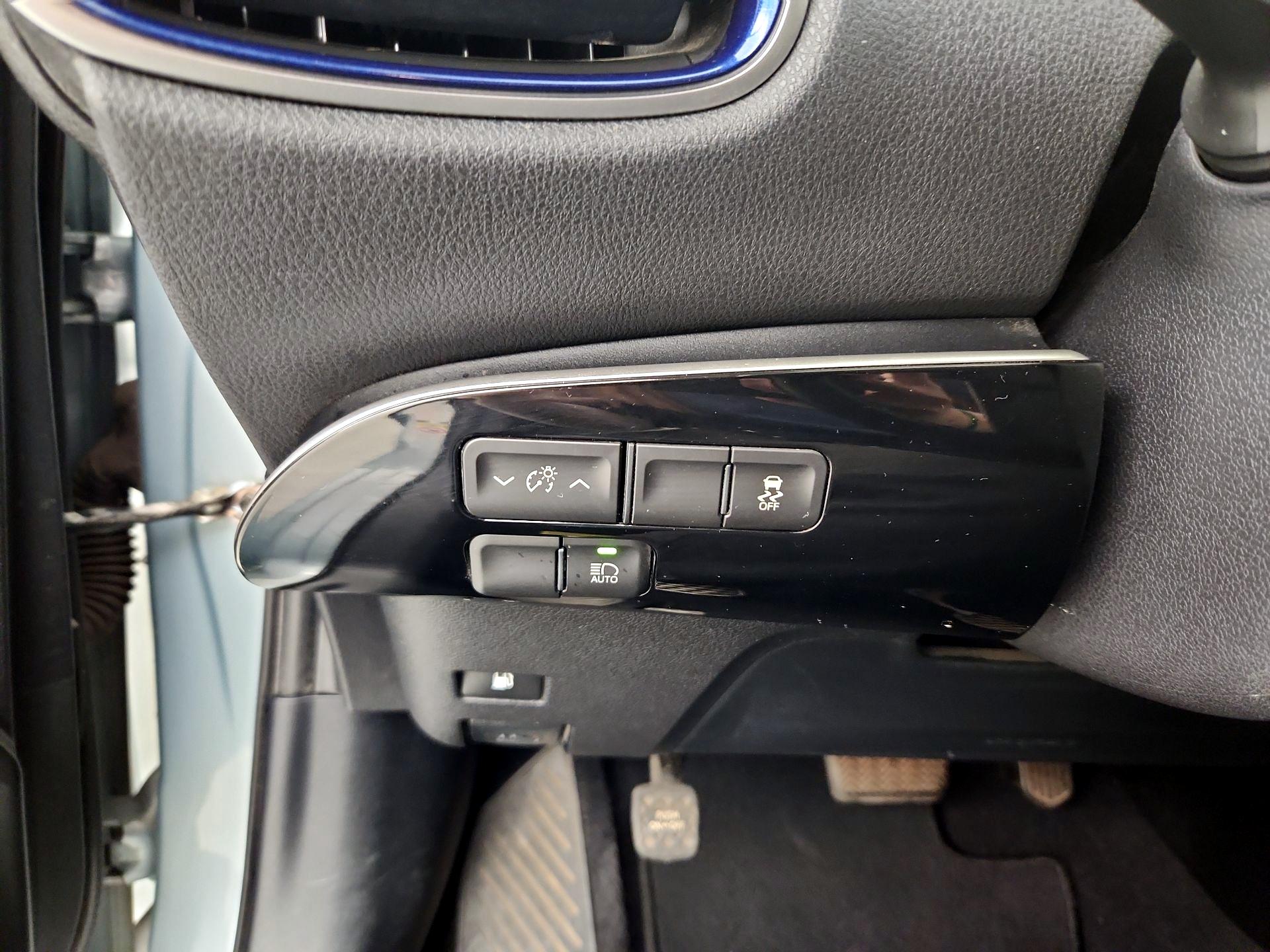 Thumbnail: 2016 Toyota Prius - 13