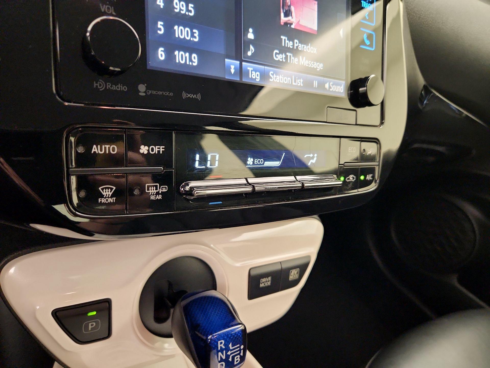 Thumbnail: 2016 Toyota Prius - 17