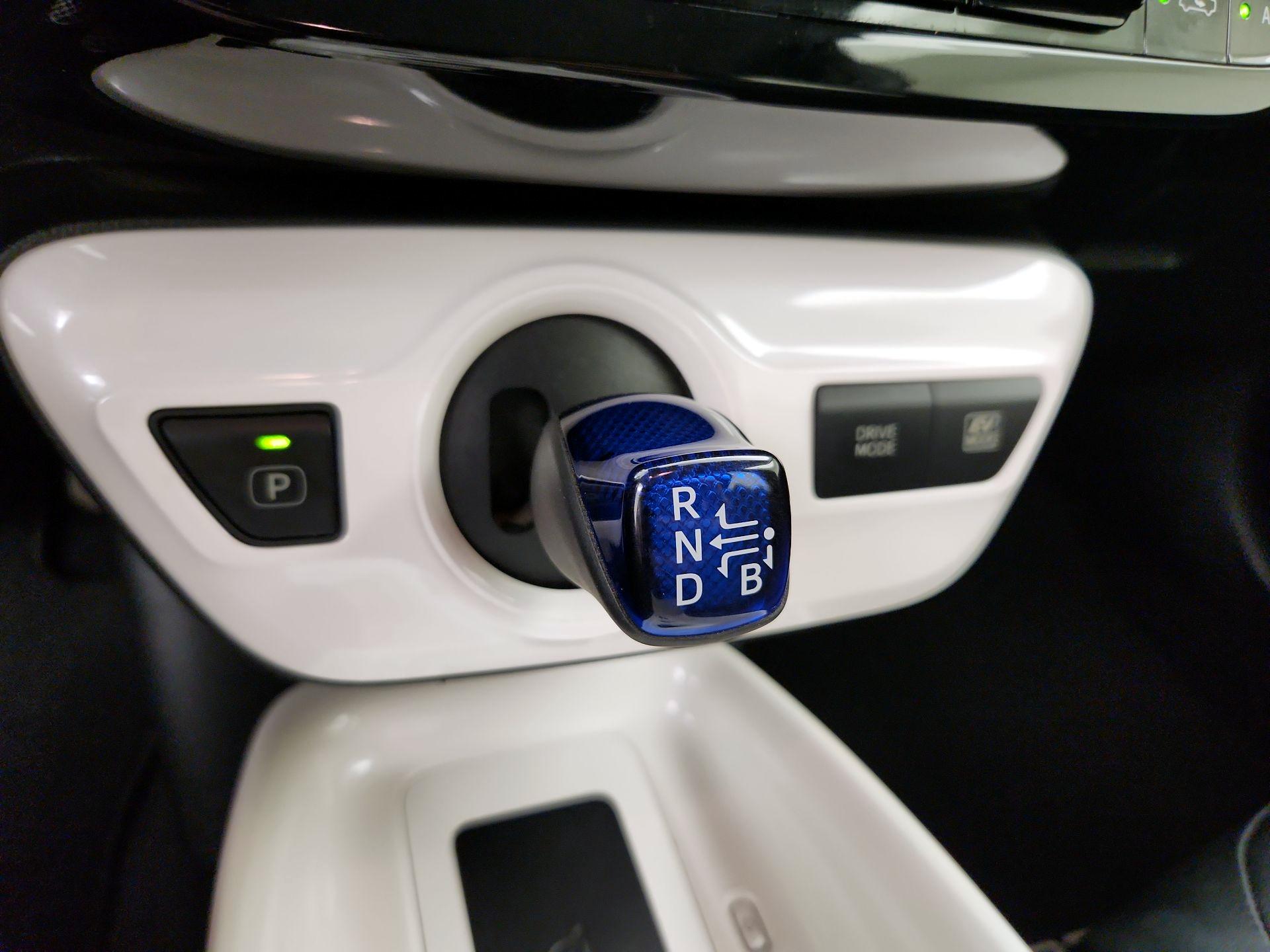 Thumbnail: 2016 Toyota Prius - 18