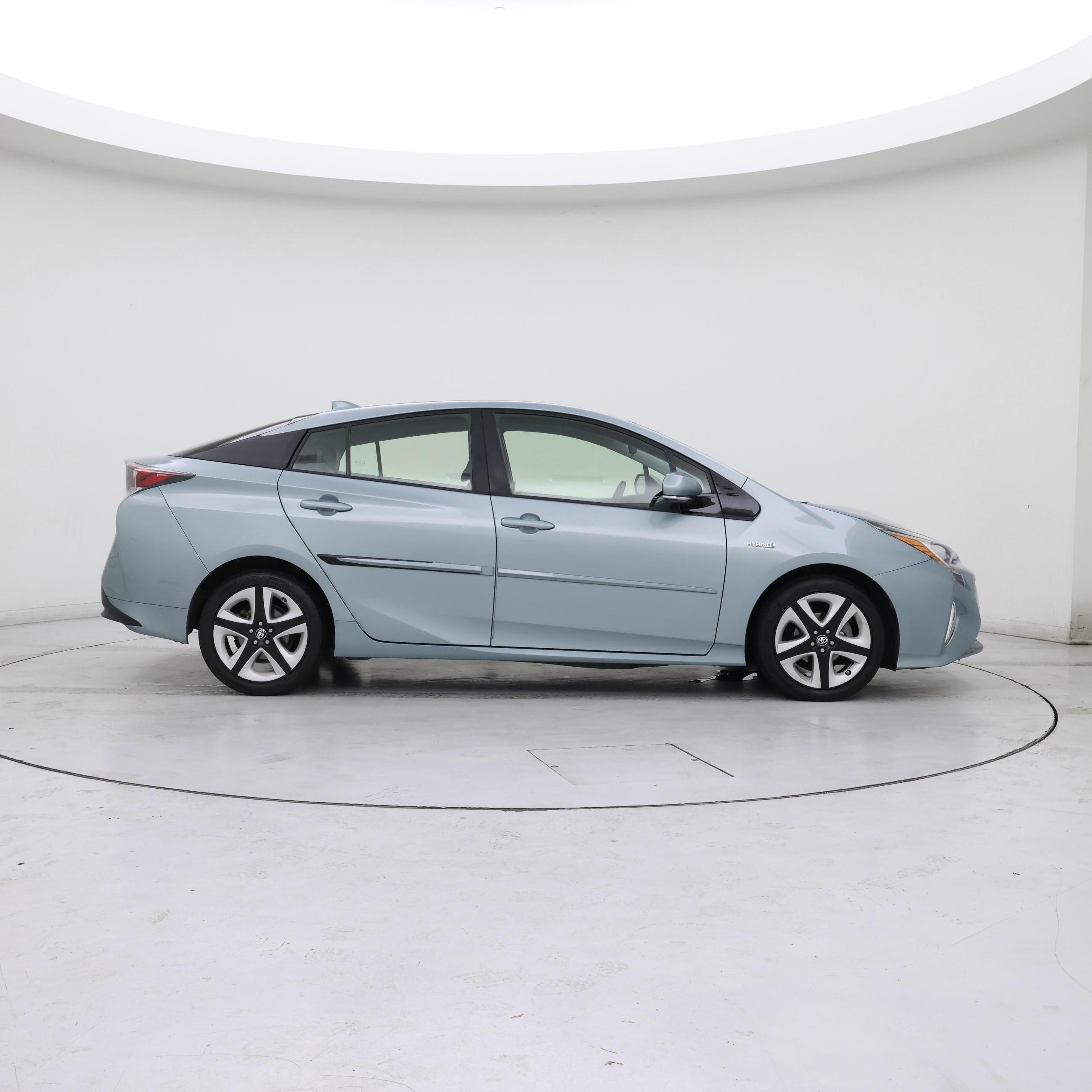 Thumbnail: 2016 Toyota Prius - 7