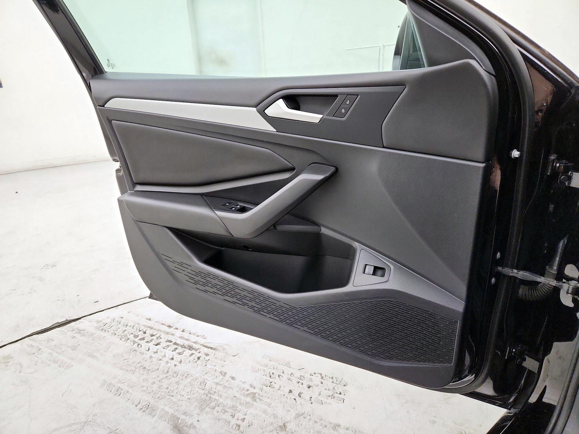 Thumbnail: 2019 Volkswagen Jetta - 12
