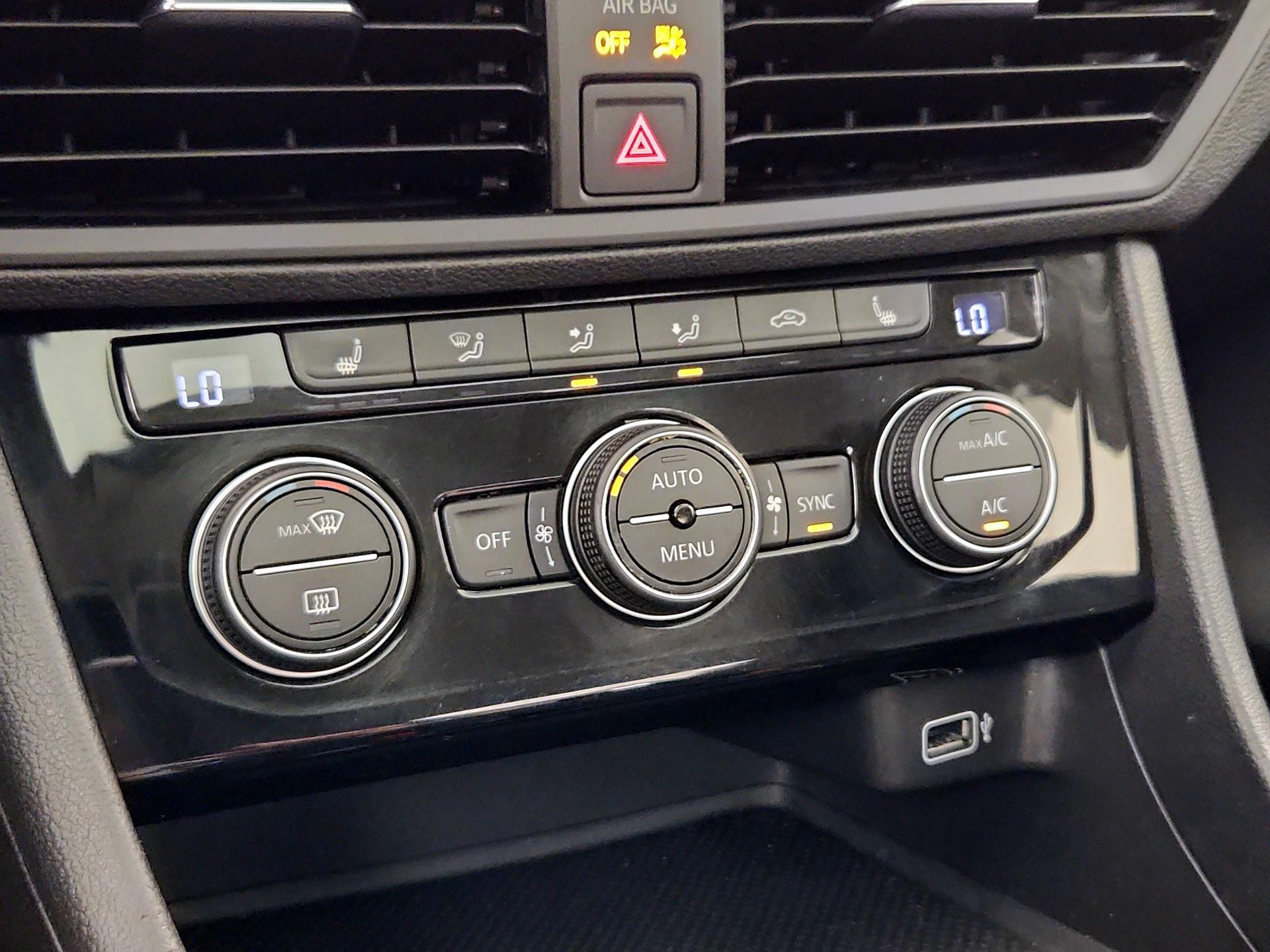 Thumbnail: 2019 Volkswagen Jetta - 16