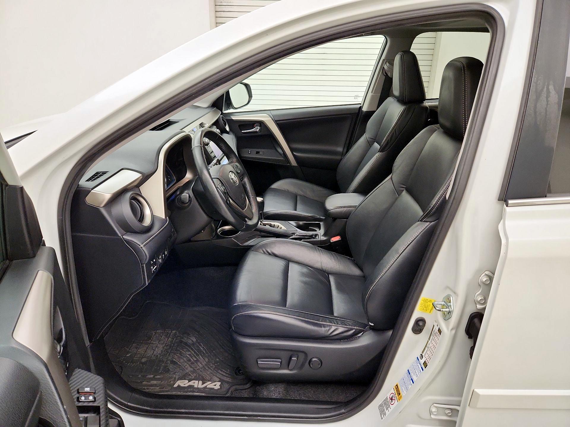 Thumbnail: 2015 Toyota RAV4 - 11