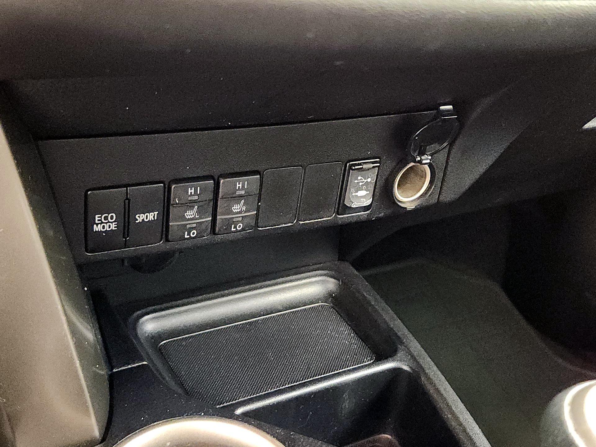Thumbnail: 2015 Toyota RAV4 - 19